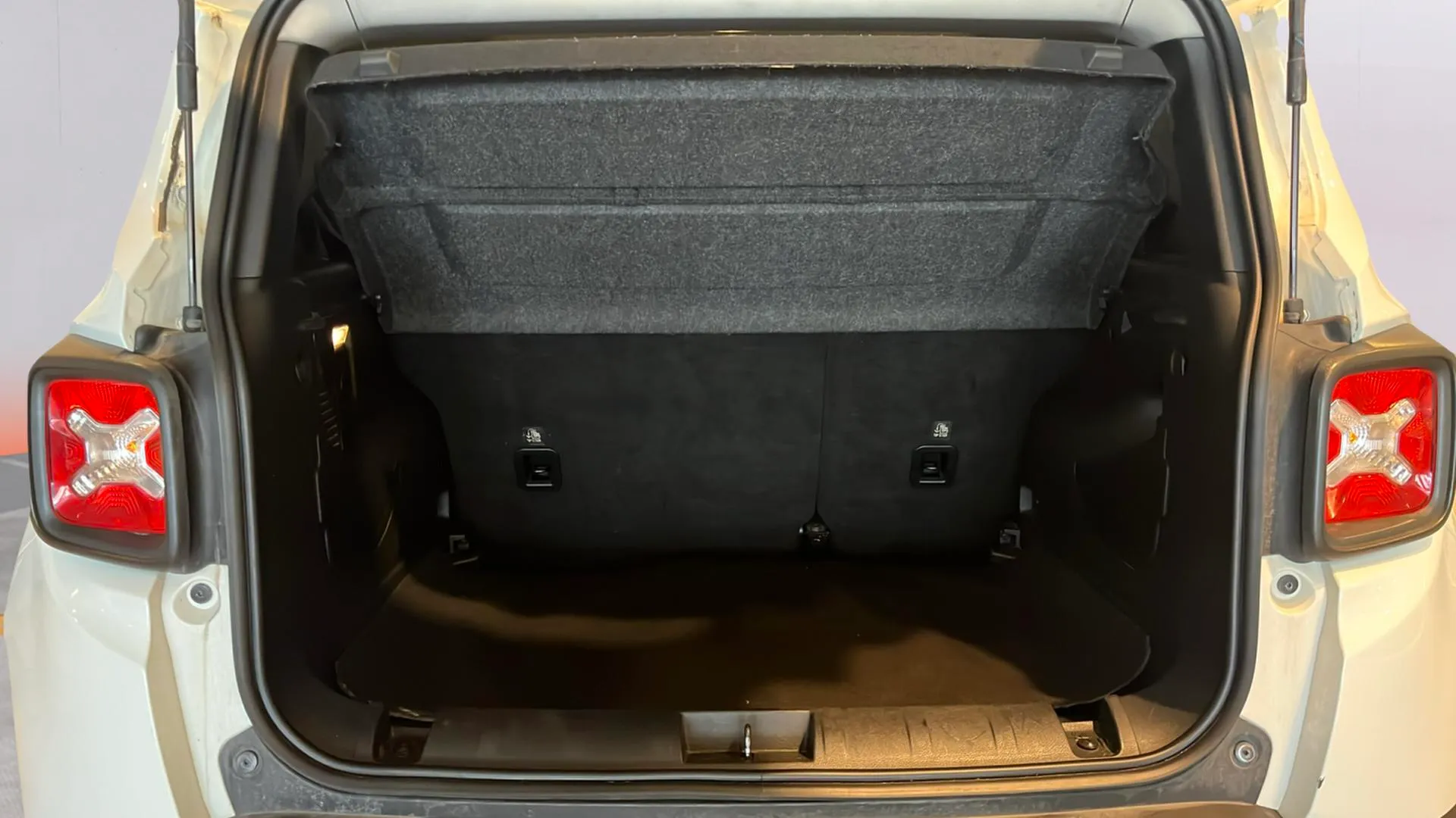 Jeep Renegade Longitude 1.0G 4x2 - foto 25