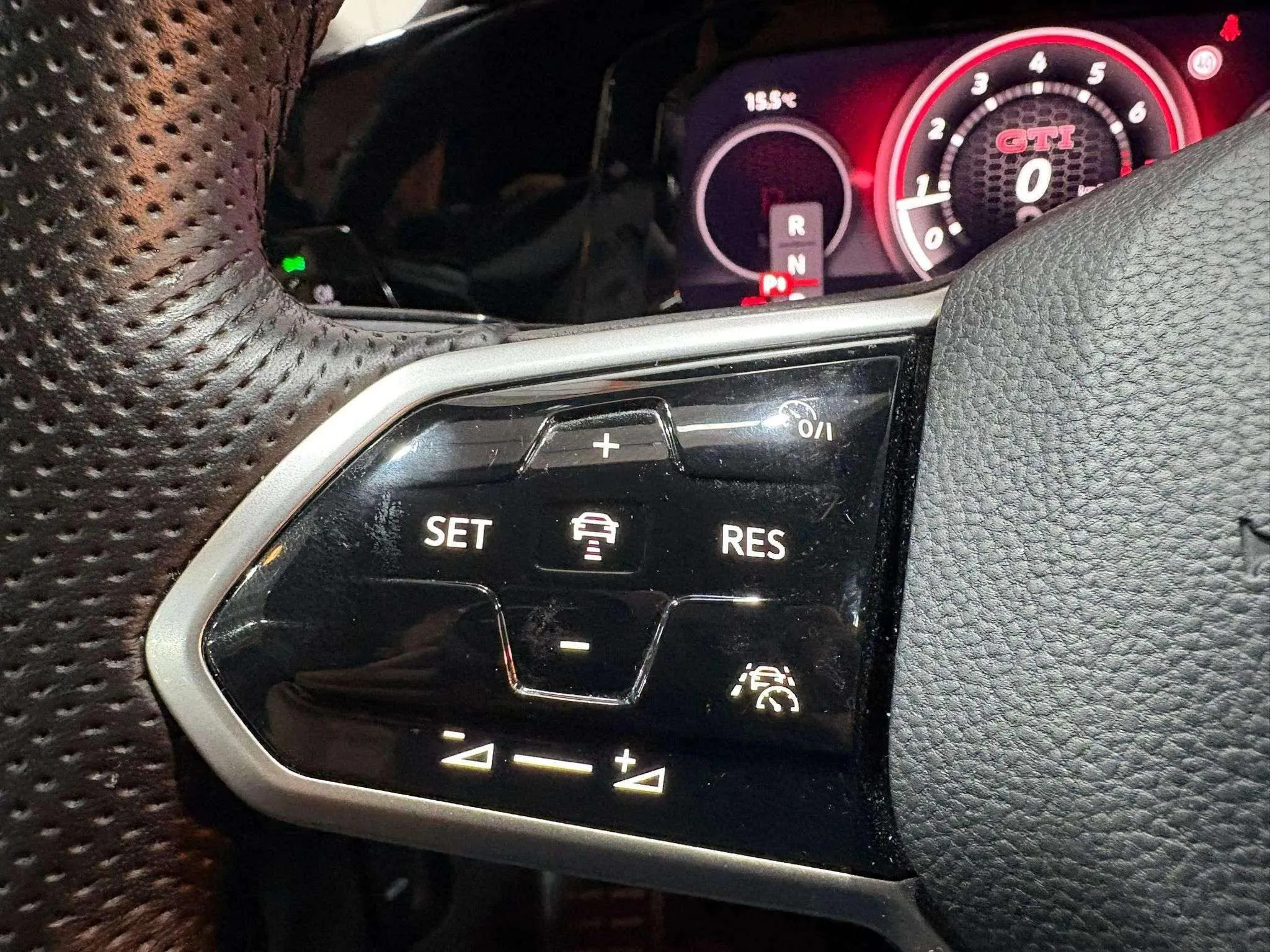 Volkswagen Golf GTI 2.0 TSI DSG - foto 9