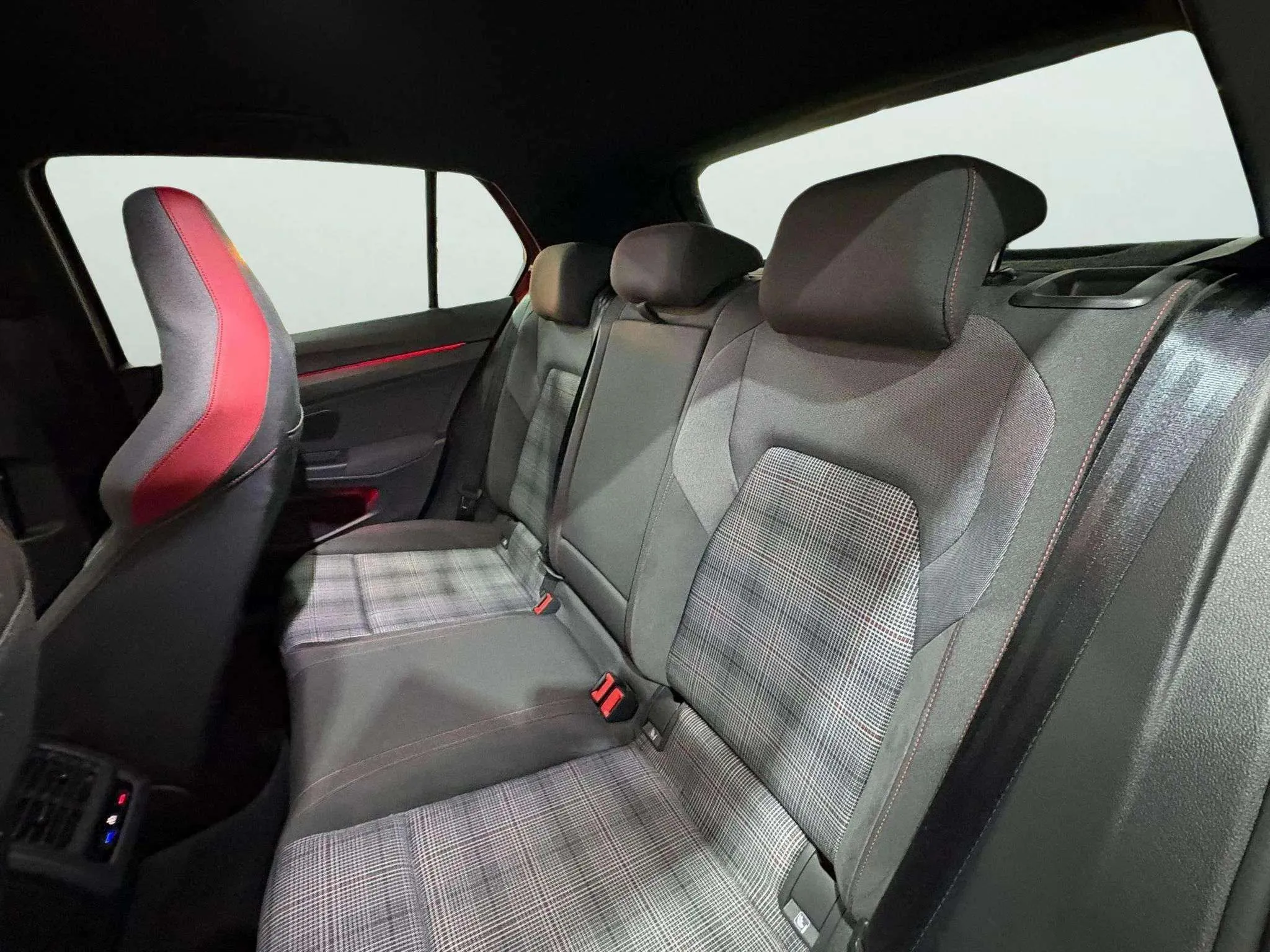 Volkswagen Golf GTI 2.0 TSI DSG - foto 25