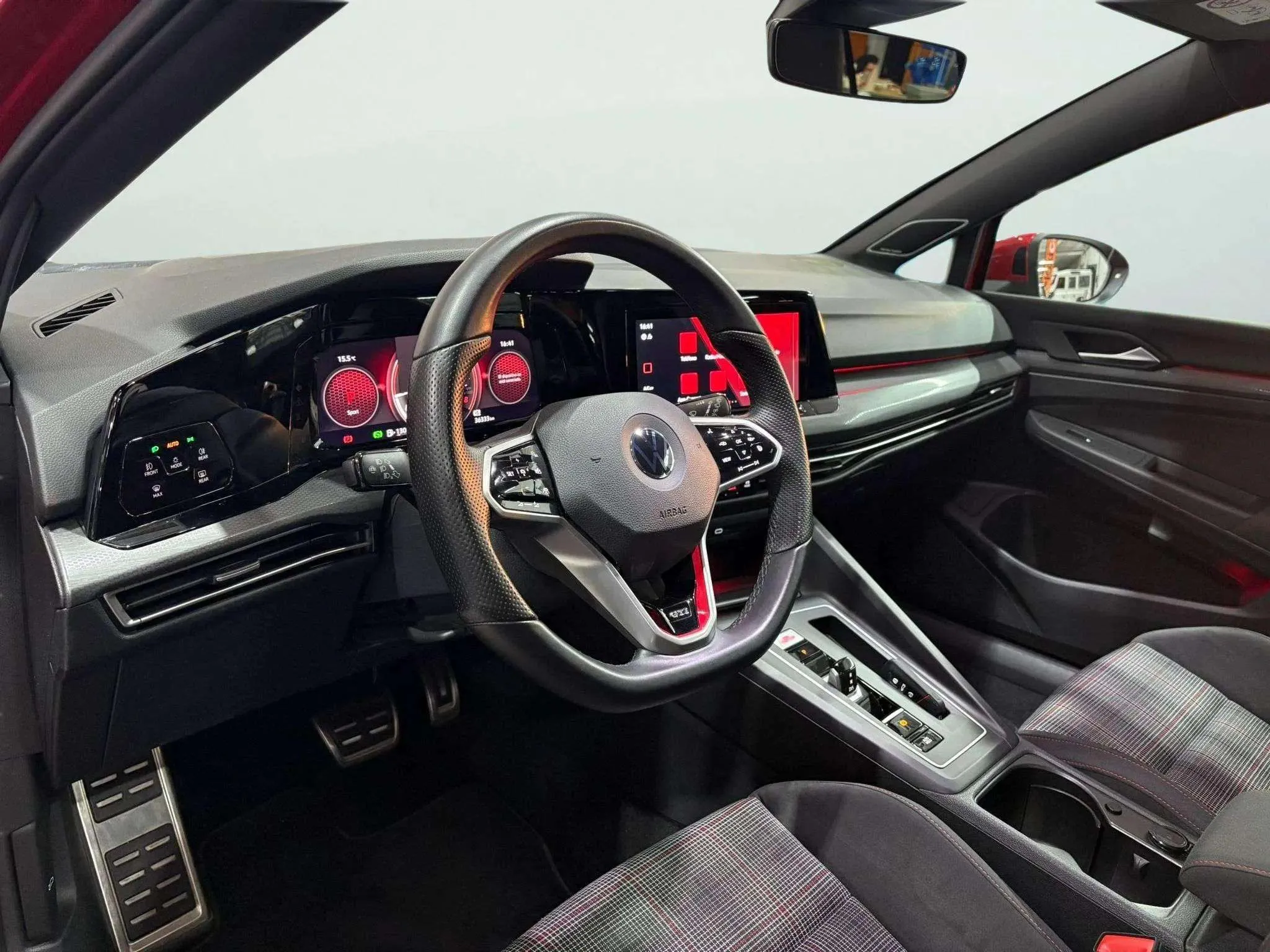 Volkswagen Golf GTI 2.0 TSI DSG - foto 11