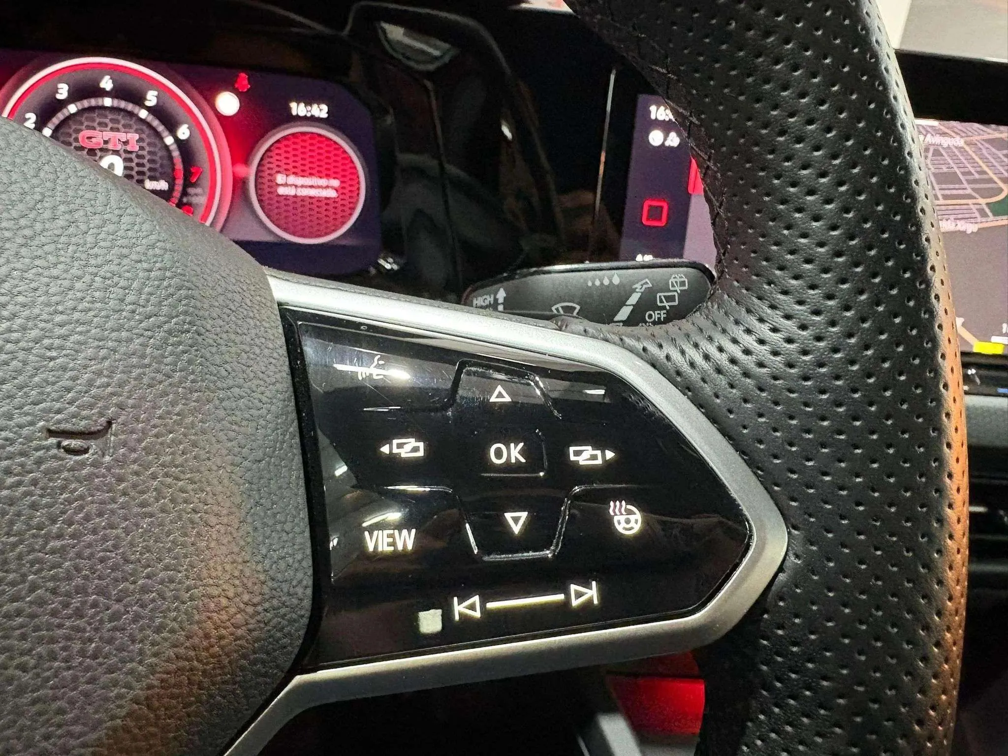 Volkswagen Golf GTI 2.0 TSI DSG - foto 10