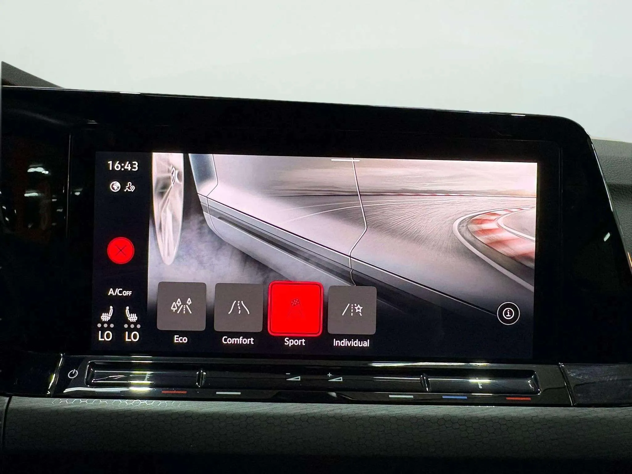 Volkswagen Golf GTI 2.0 TSI DSG - foto 20