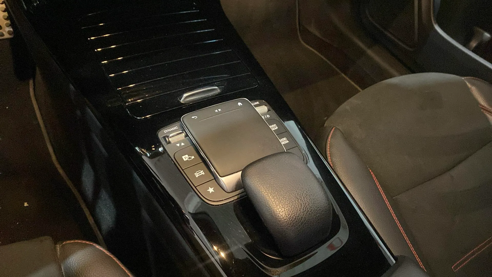 Mercedes-Benz CLA 180 - foto 17