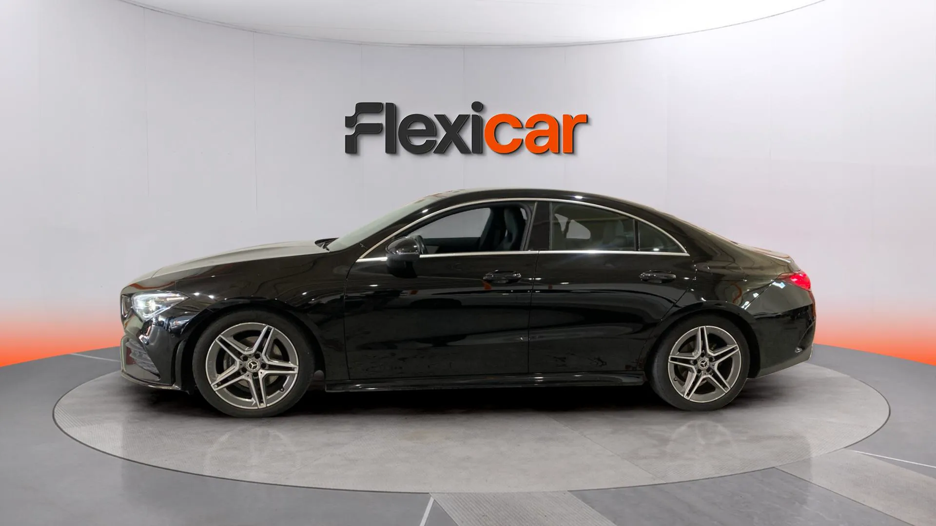Mercedes-Benz CLA 180 - foto 5