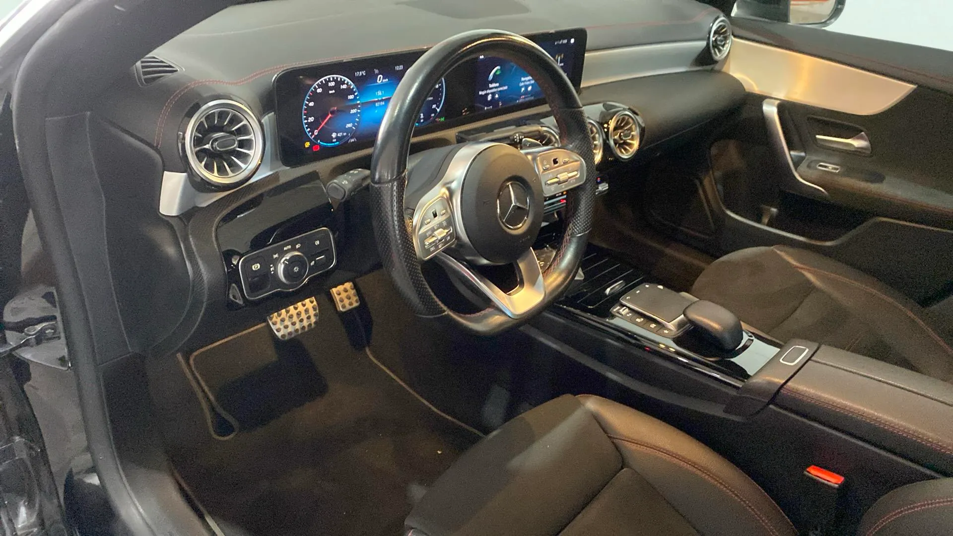 Mercedes-Benz CLA 180 - foto 13