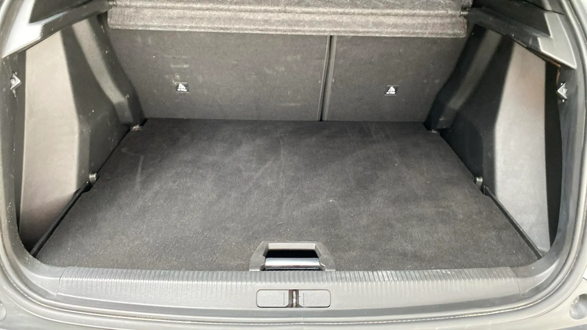 Peugeot 2008 Allure PureTech 130 EAT8 - foto 12
