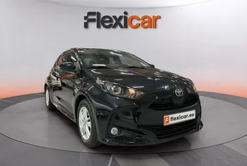 toyota yaris 15 120h active tech hibrido no enchufable automatica sabadell 1 903000000250157