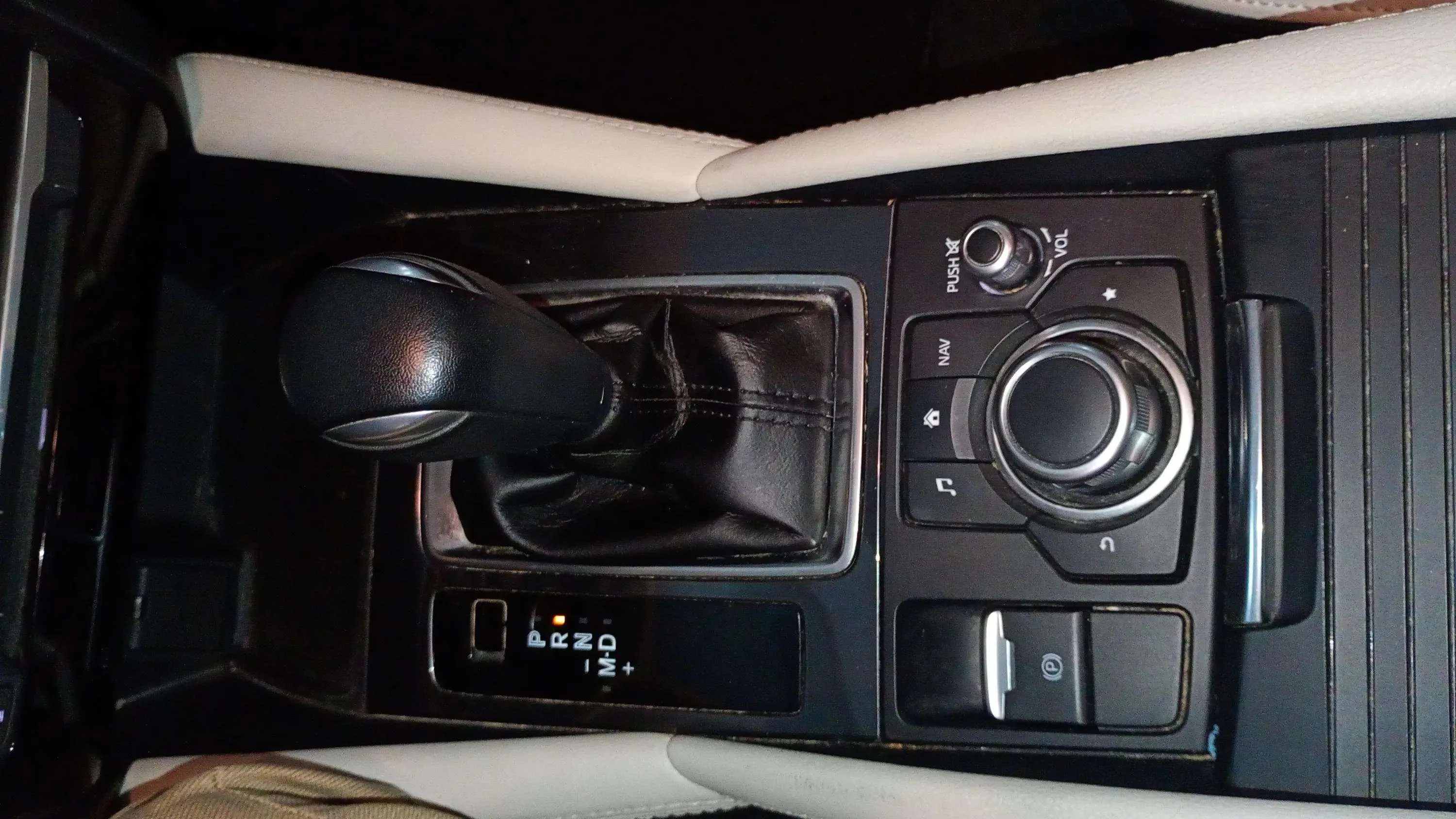 Mazda Mazda6 2.2 DE Luxury WGN - foto 10