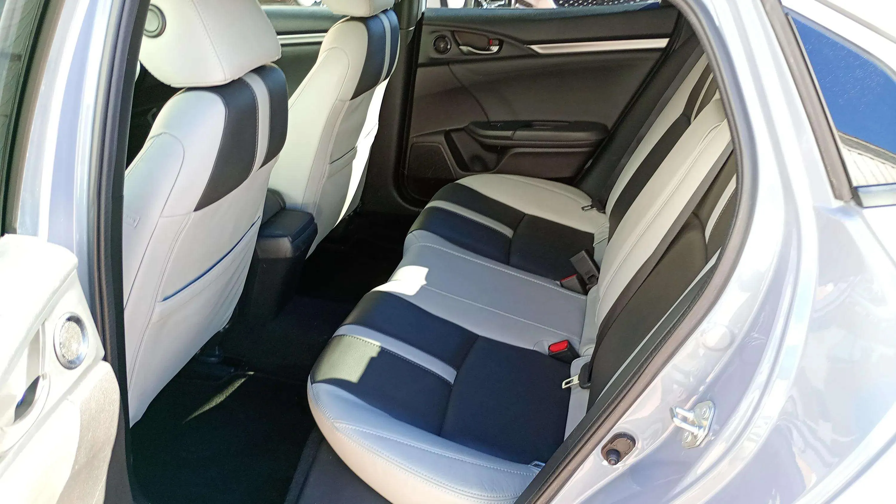 Honda Civic 1.6 I-Dtec Elegance Navi - foto 24