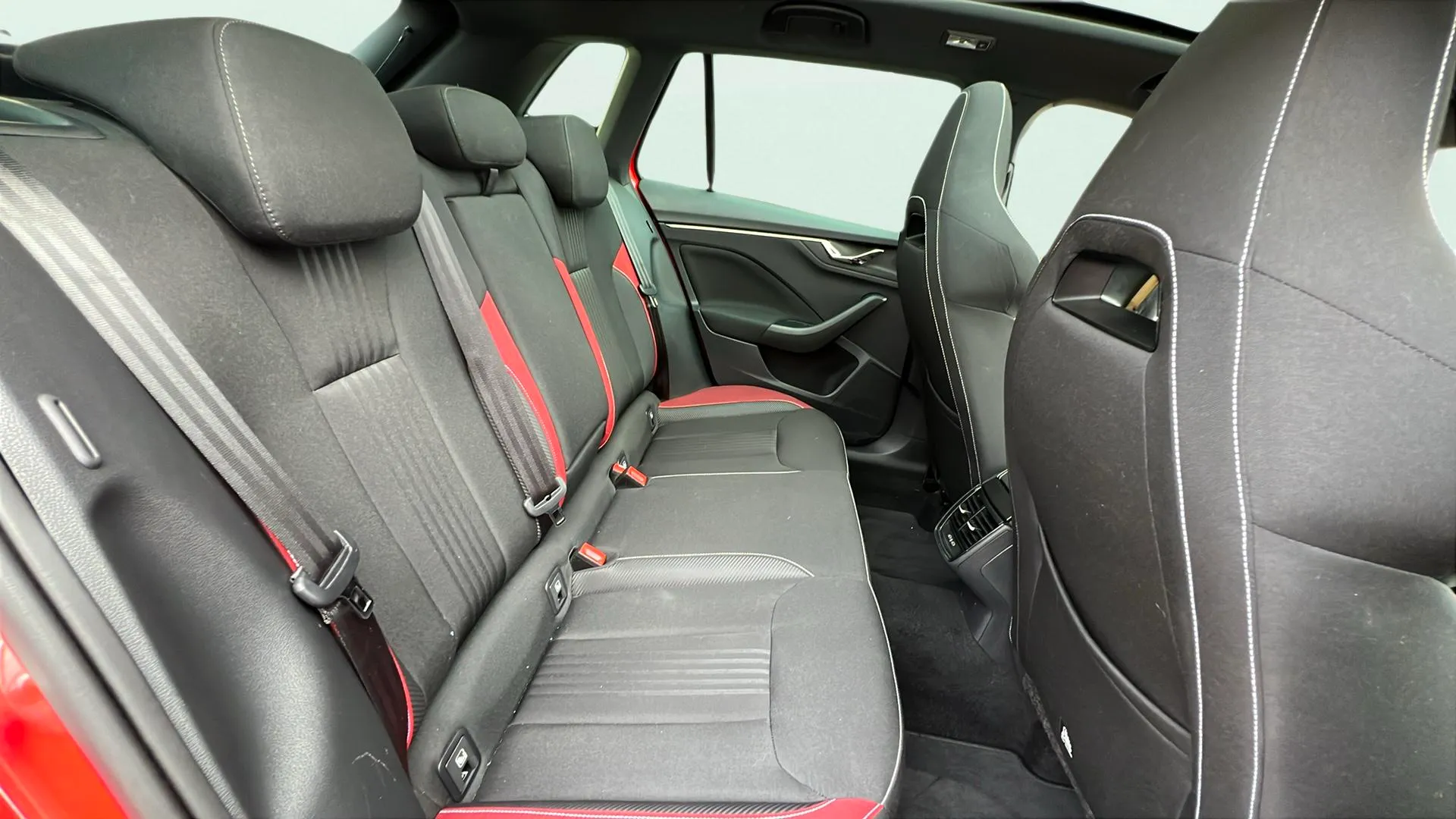 Škoda Kamiq 1.0 TSI DSG Montecarlo - foto 17