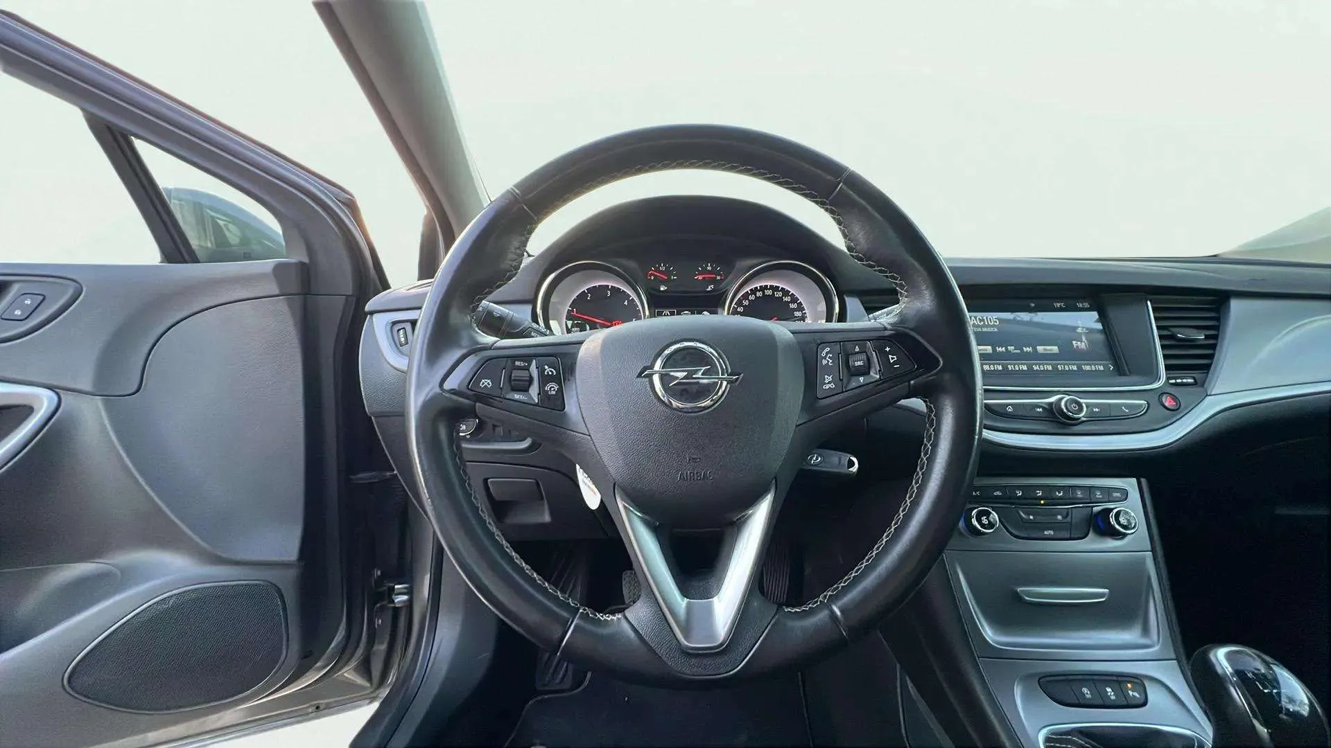 Opel Astra 1.6 CDTi Dynamic - foto 14