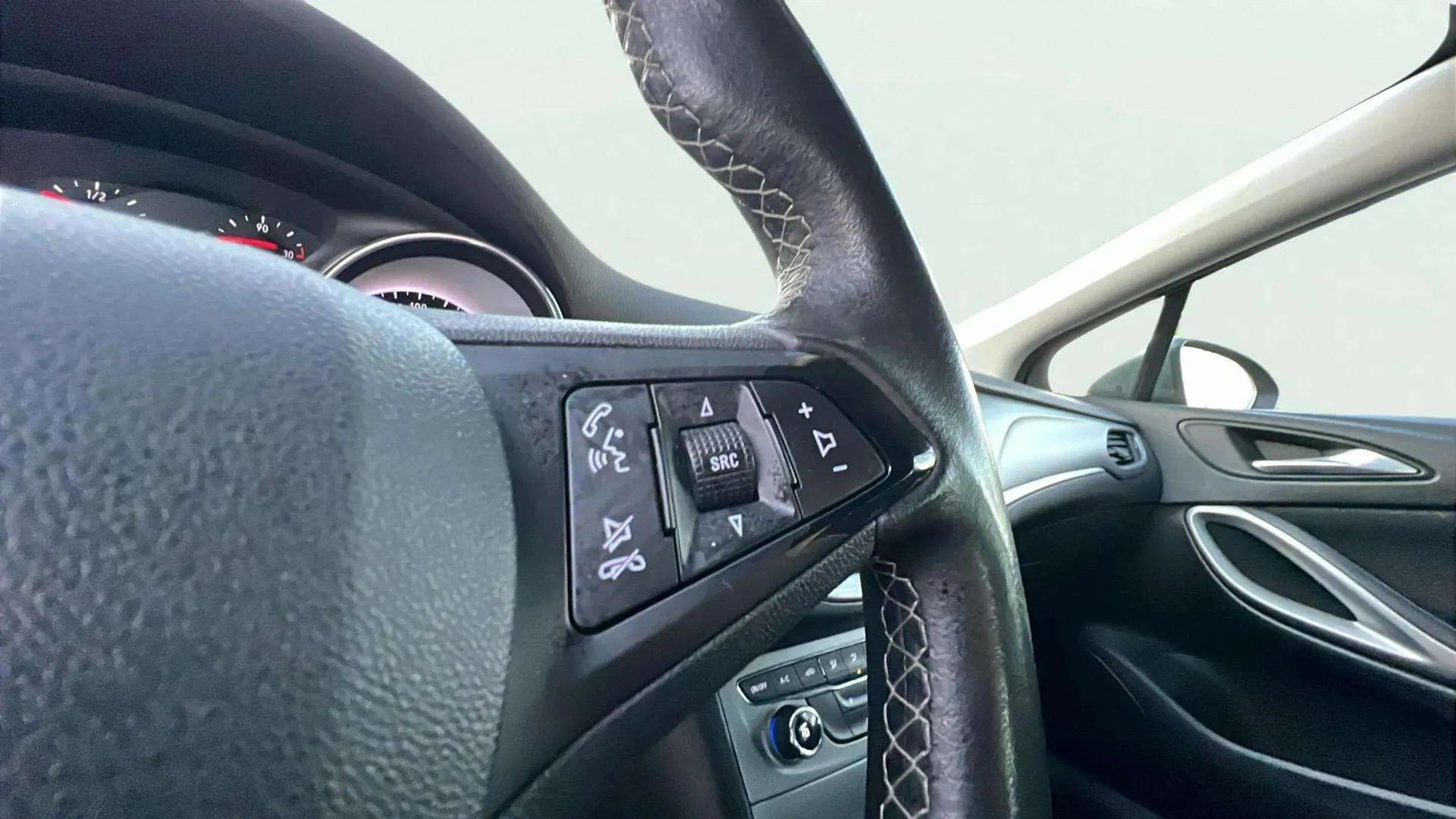 Opel Astra 1.6 CDTi Dynamic - foto 26