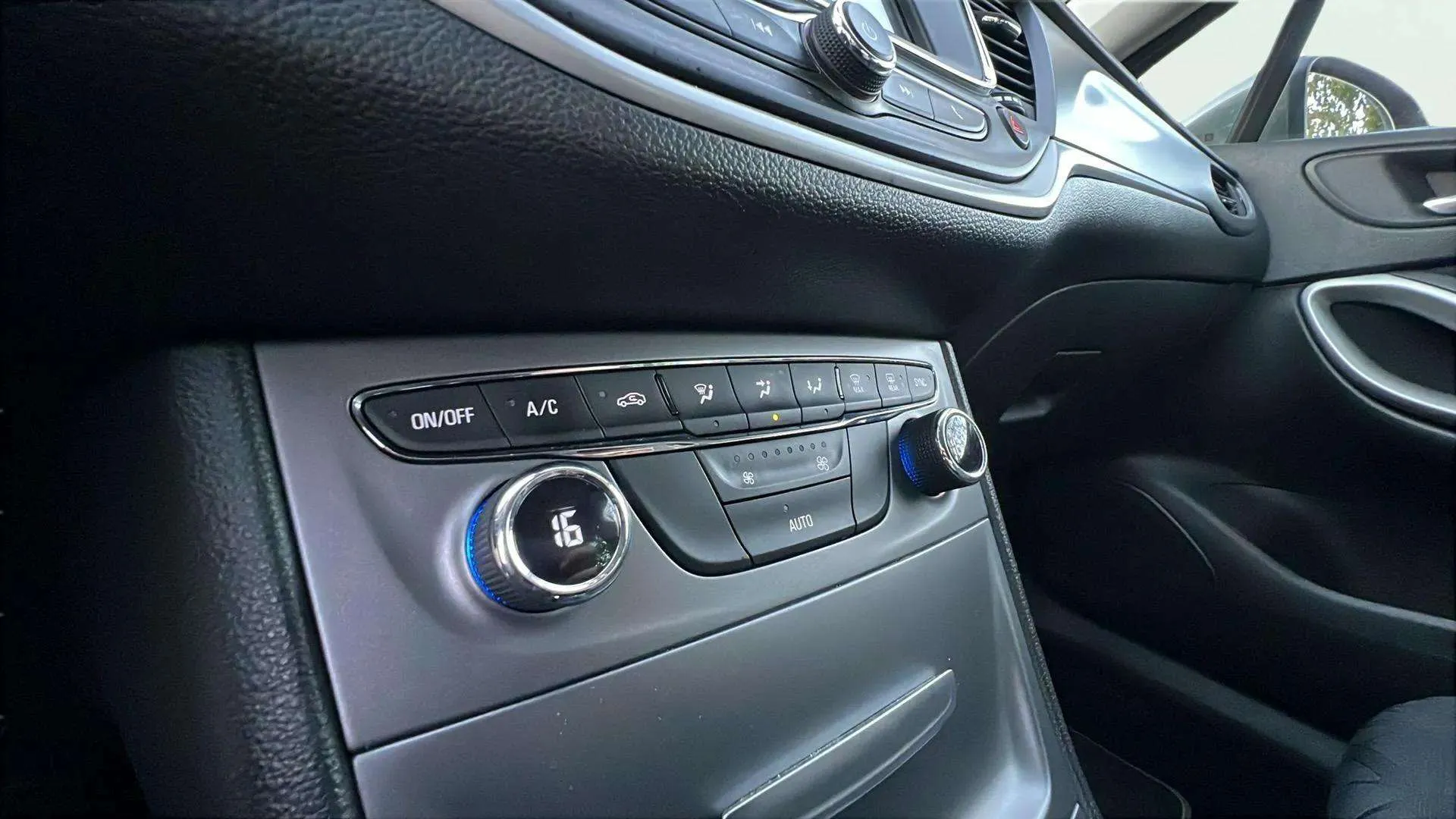 Opel Astra 1.6 CDTi Dynamic - foto 21