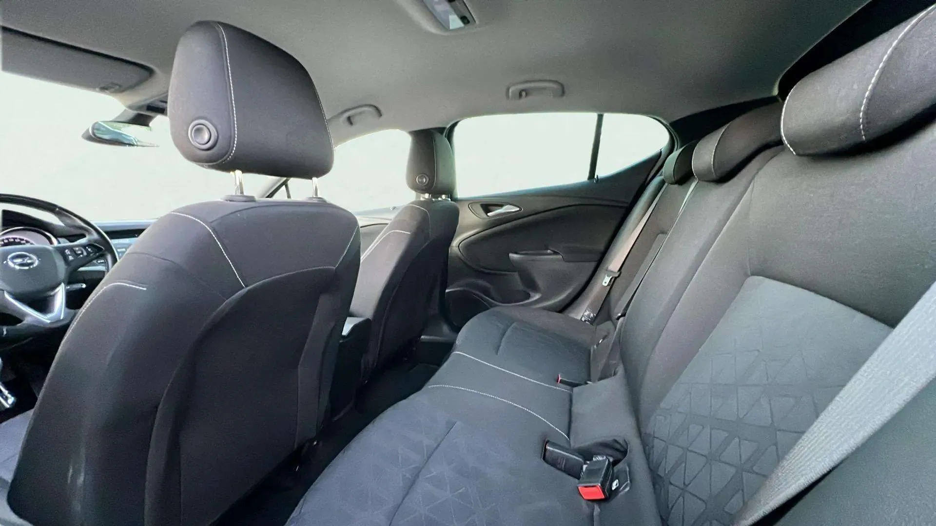 Opel Astra 1.6 CDTi Dynamic - foto 17