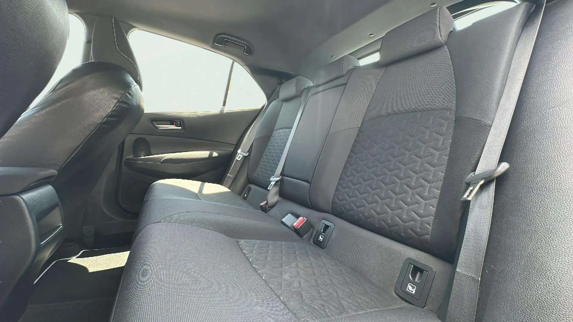 Toyota Corolla 1.8 125H Active Tech E-CVT - foto 17