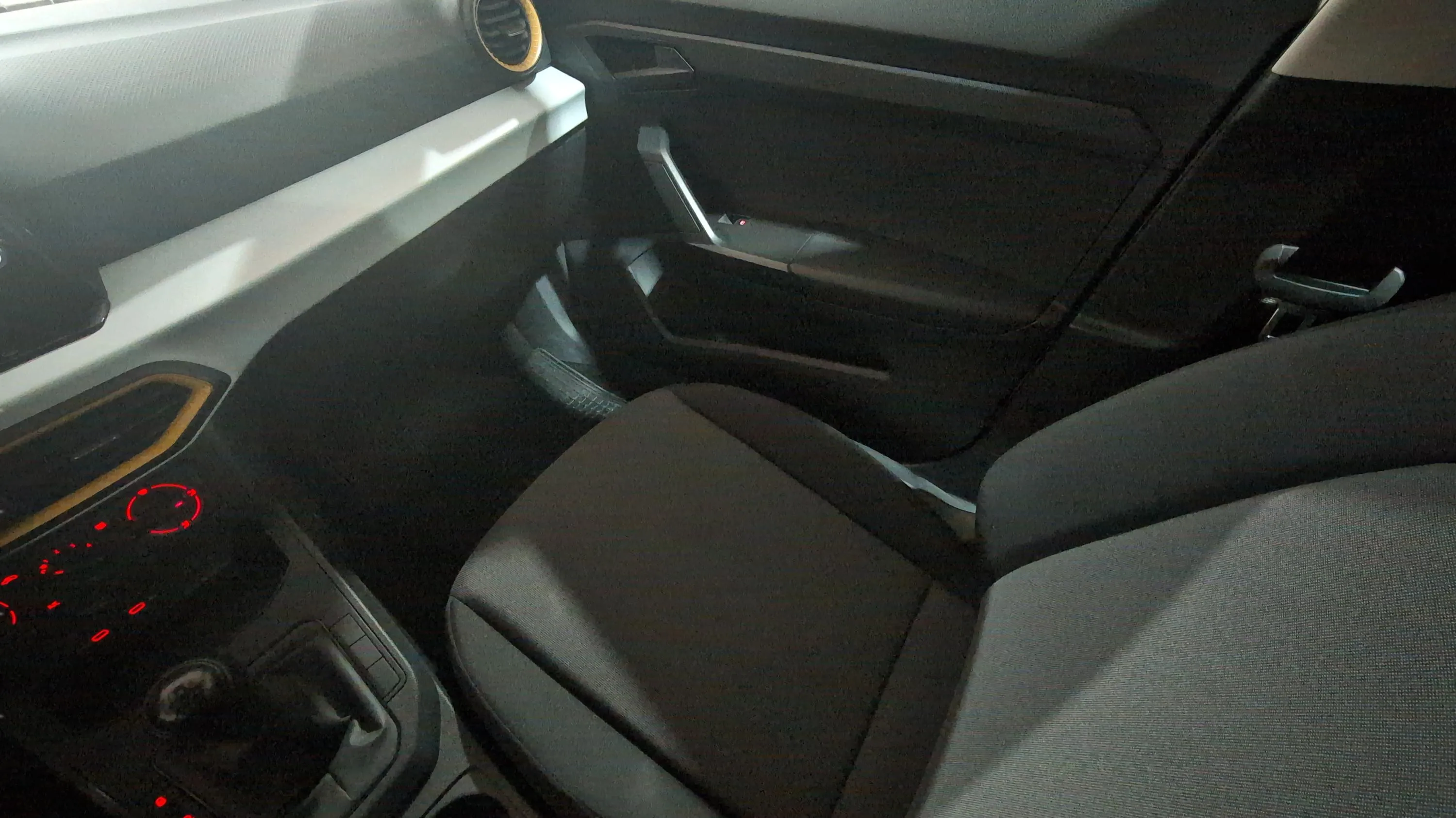 SEAT Ibiza 1.0 MPI Reference - foto 11