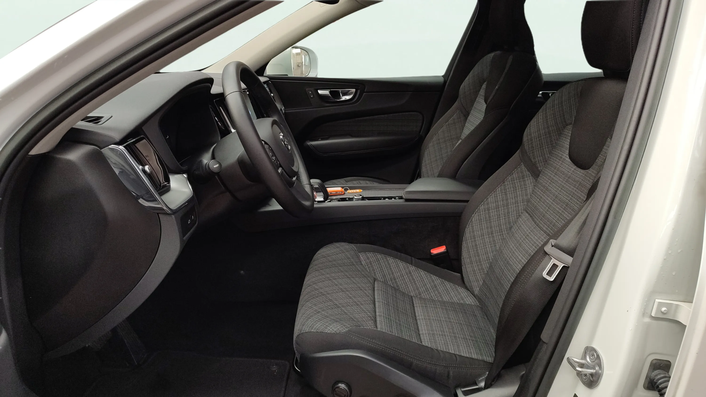 Volvo XC60 2.0 T6 AWD Recharge Inscription - foto 21