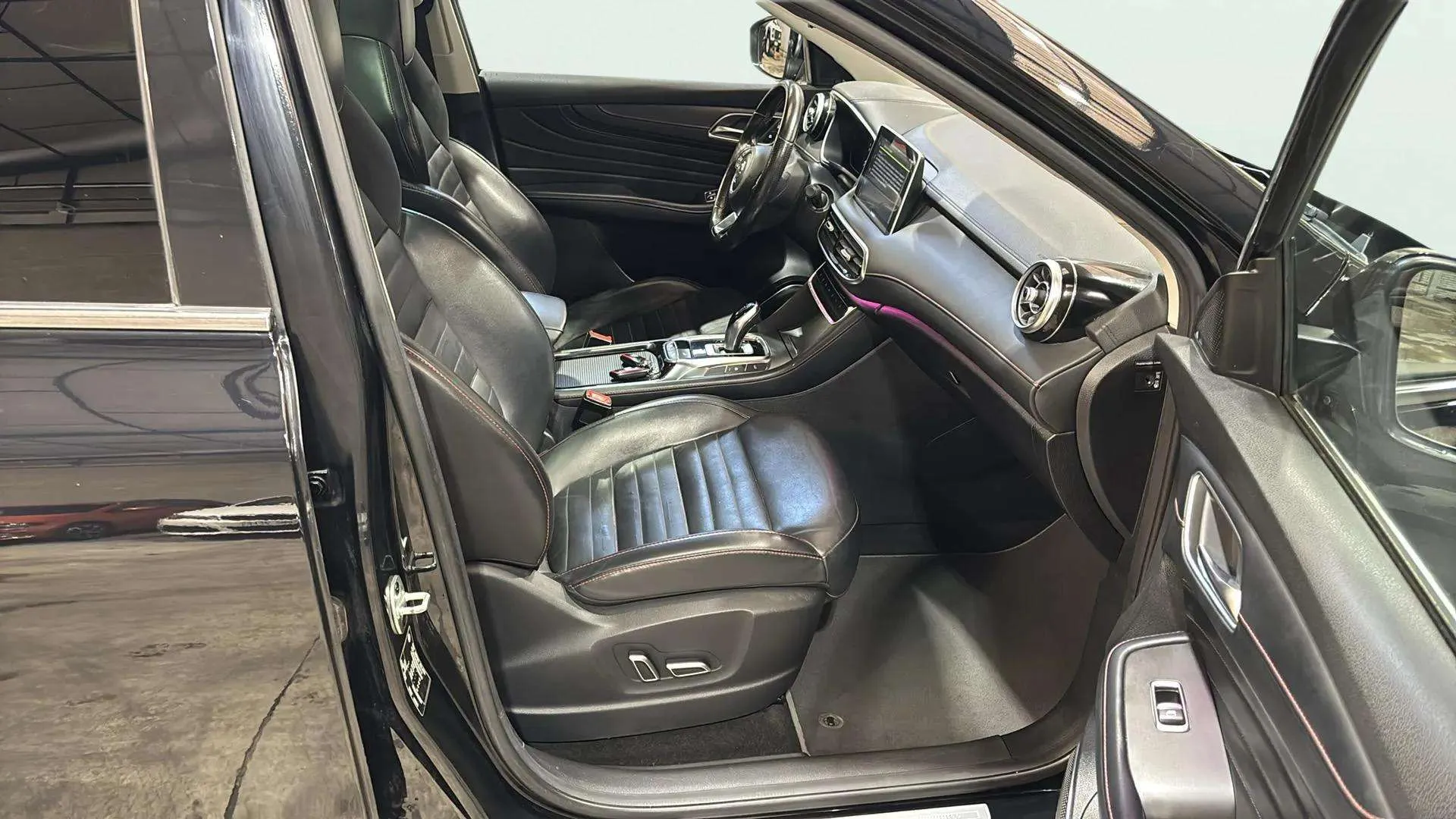 MG HS 1.5 Turbo GDI Luxury DCT - foto 23