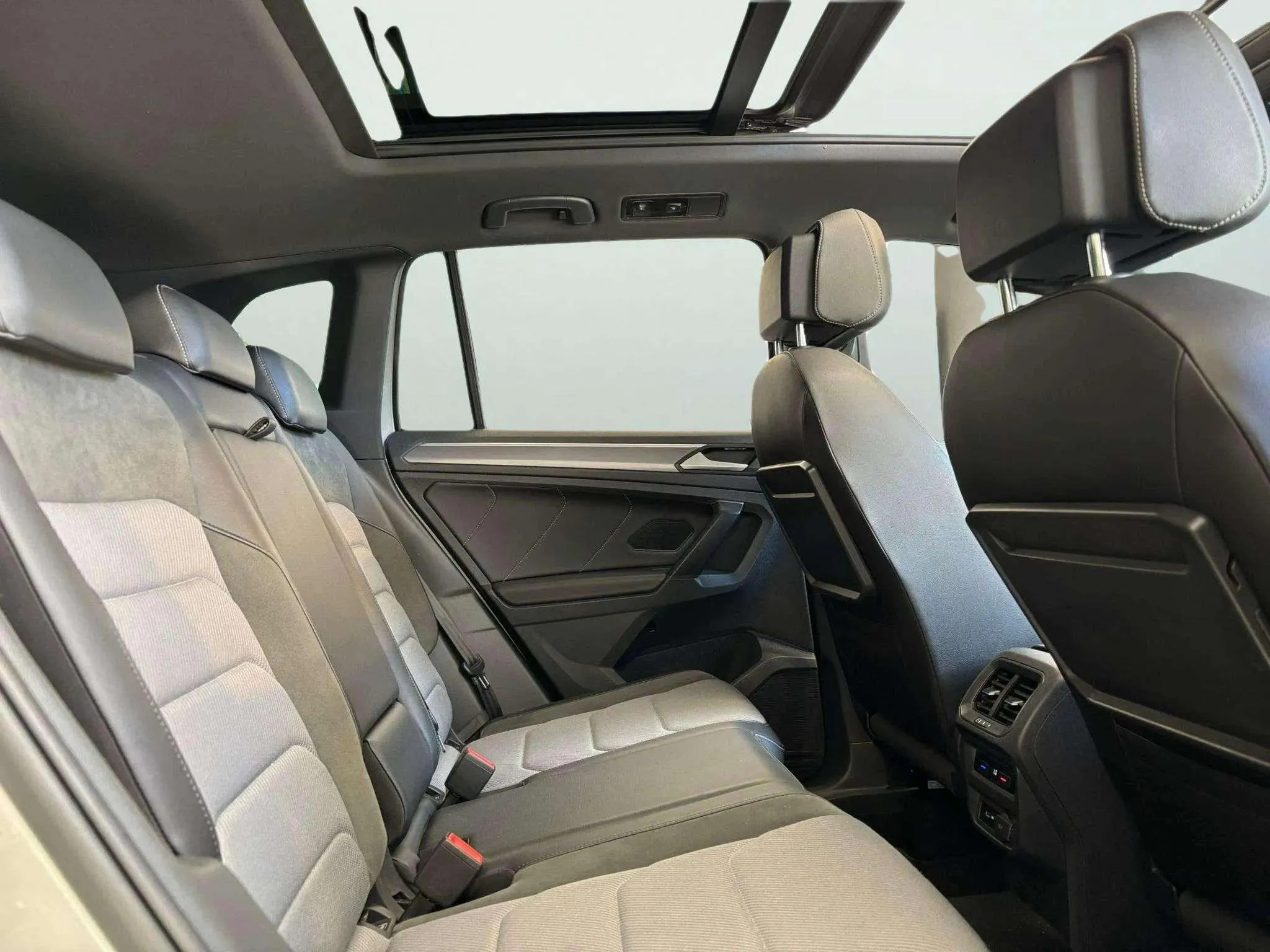 Volkswagen Tiguan R-Line 2.0 TDI DSG - foto 15