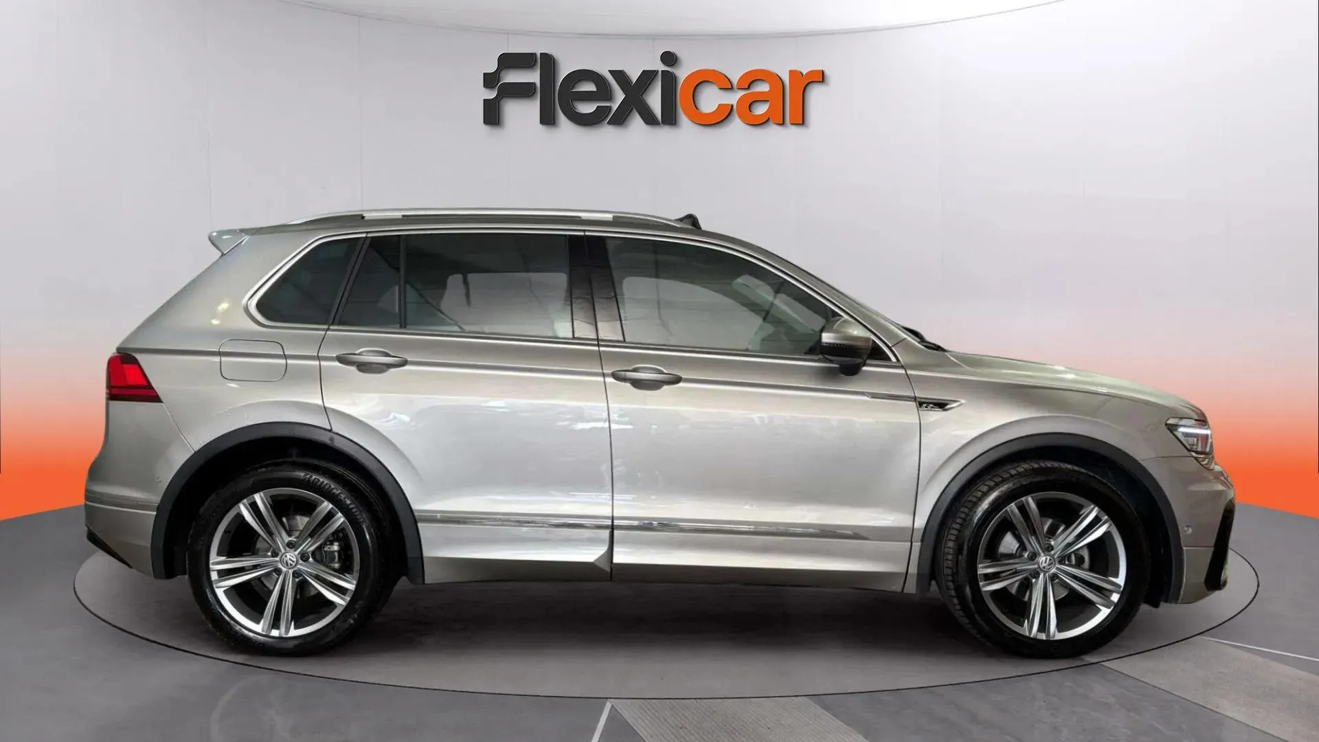 Volkswagen Tiguan R-Line 2.0 TDI DSG - foto 3