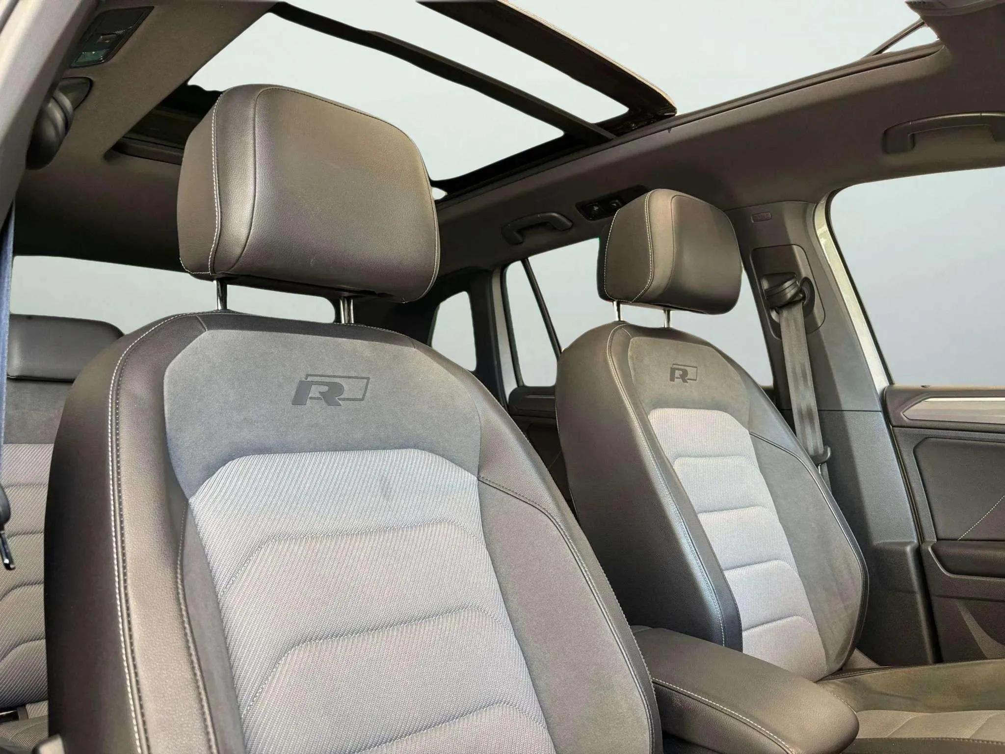 Volkswagen Tiguan R-Line 2.0 TDI DSG - foto 12
