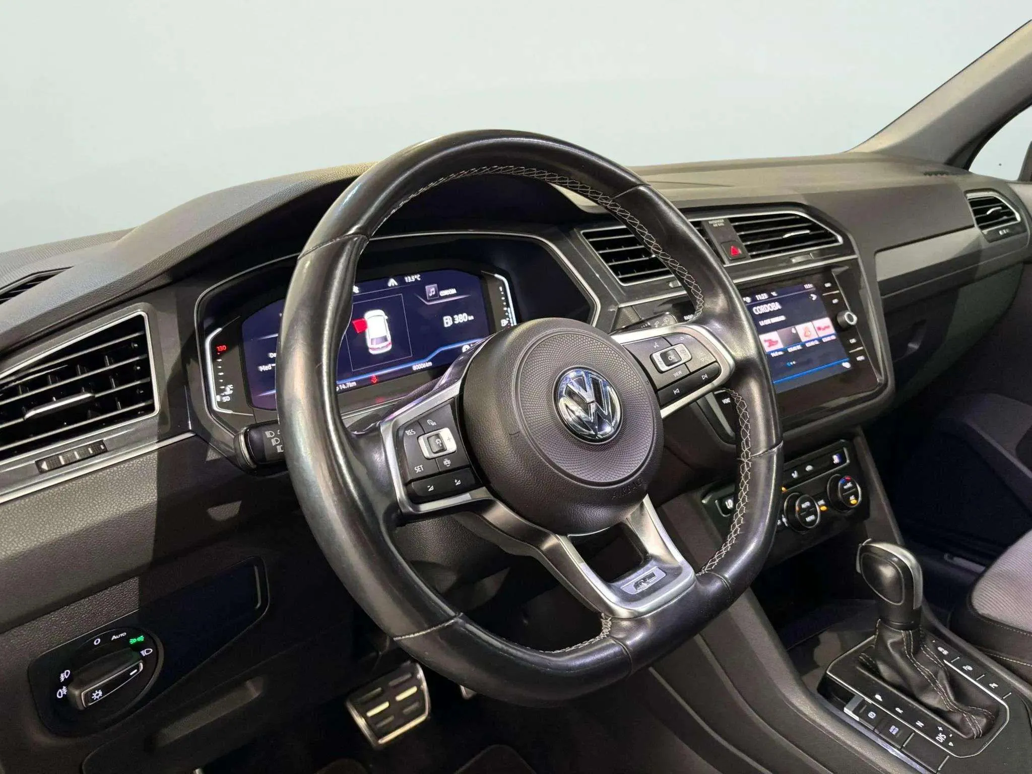 Volkswagen Tiguan R-Line 2.0 TDI DSG - foto 7