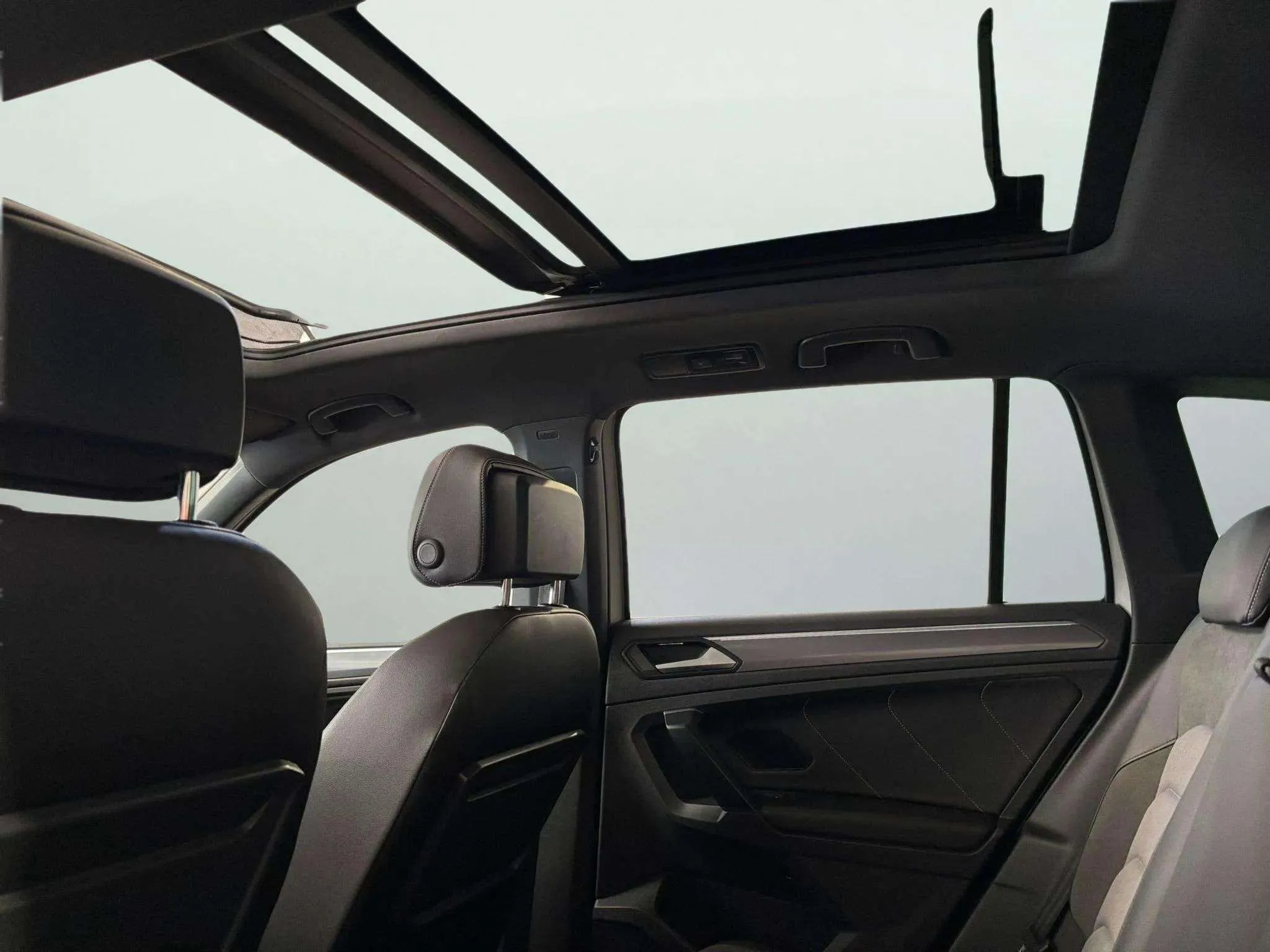 Volkswagen Tiguan R-Line 2.0 TDI DSG - foto 13