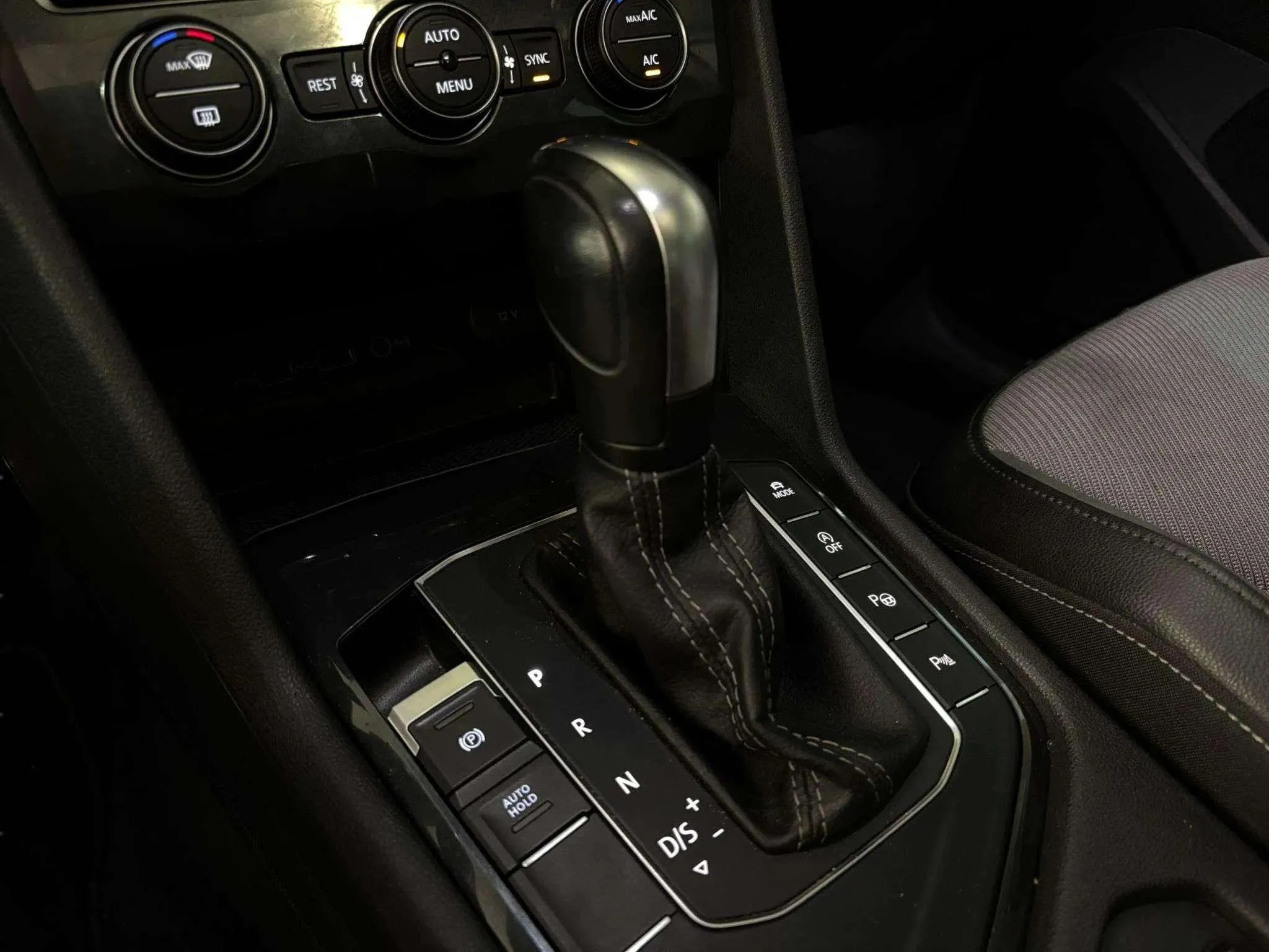 Volkswagen Tiguan R-Line 2.0 TDI DSG - foto 21