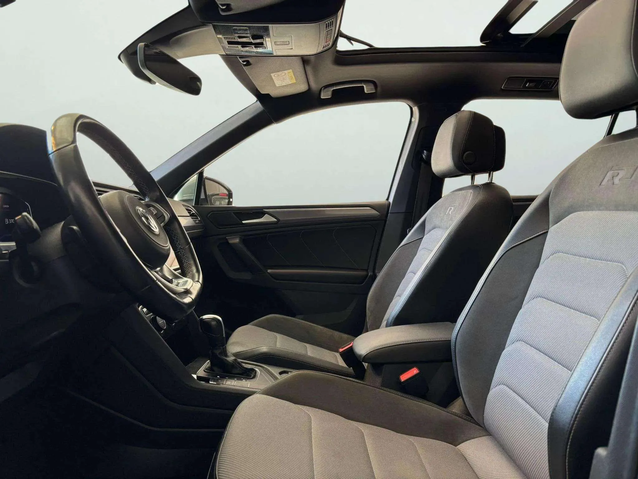 Volkswagen Tiguan R-Line 2.0 TDI DSG - foto 11