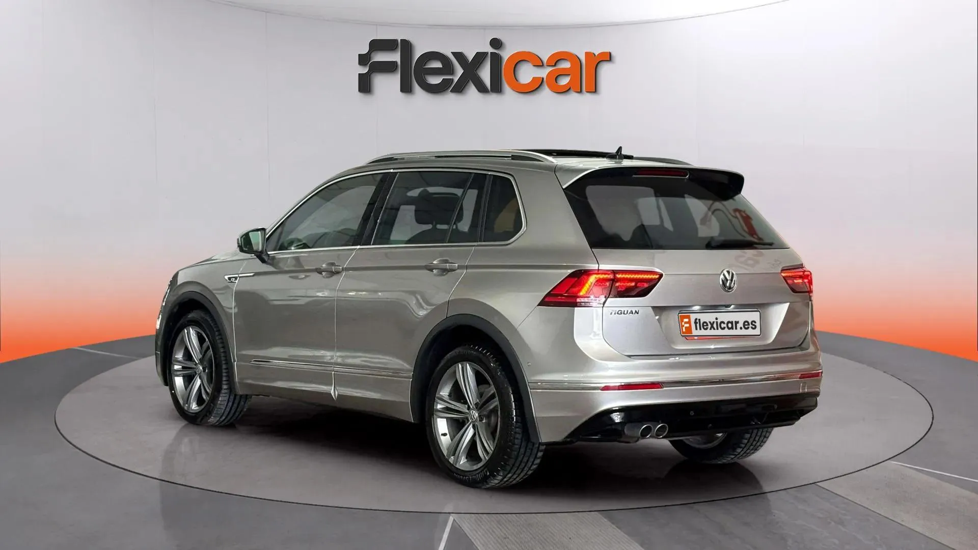 Volkswagen Tiguan R-Line 2.0 TDI DSG - foto 4