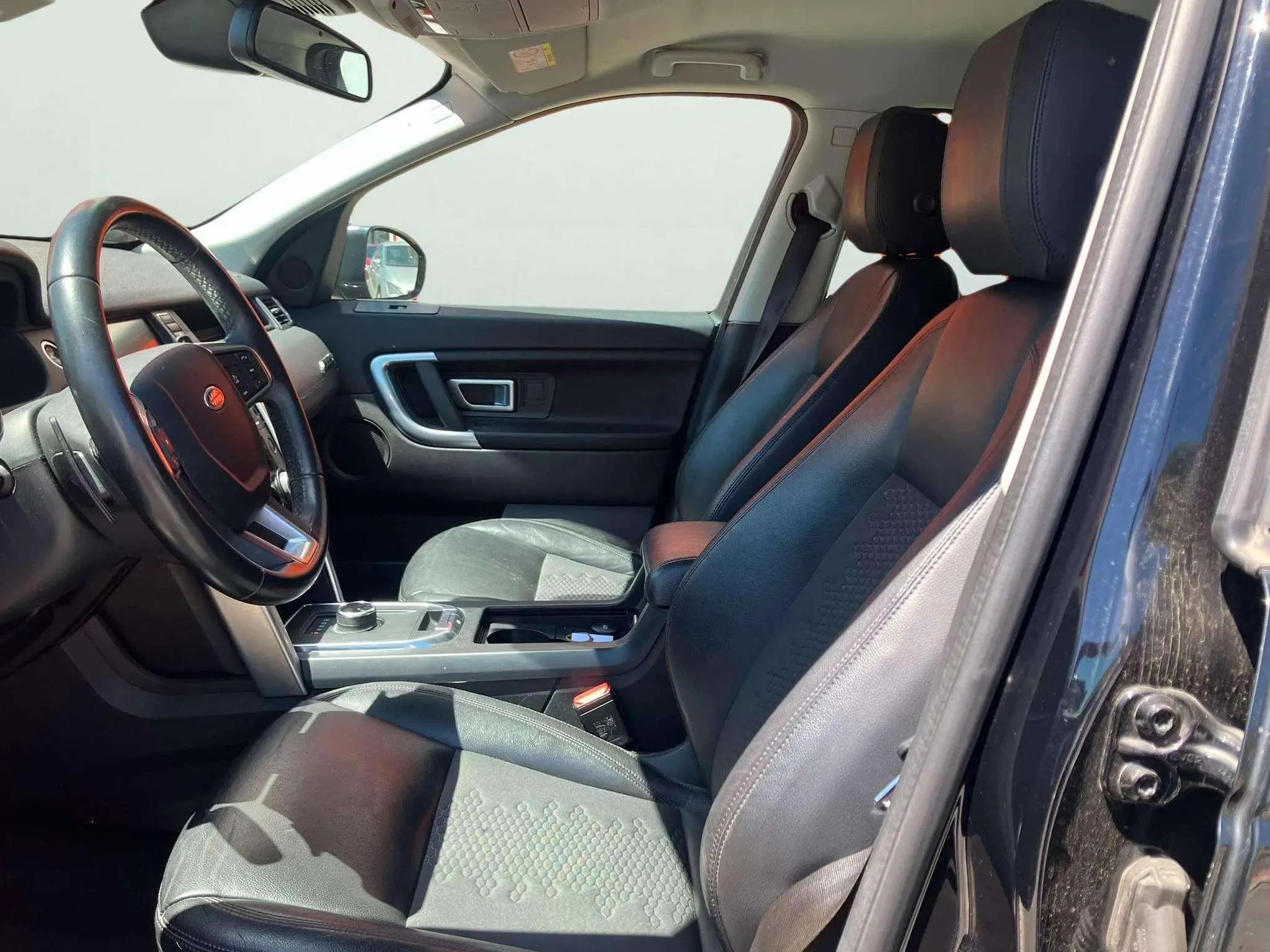 Land Rover Discovery Sport 2.0D TD4 AWD HSE - foto 16