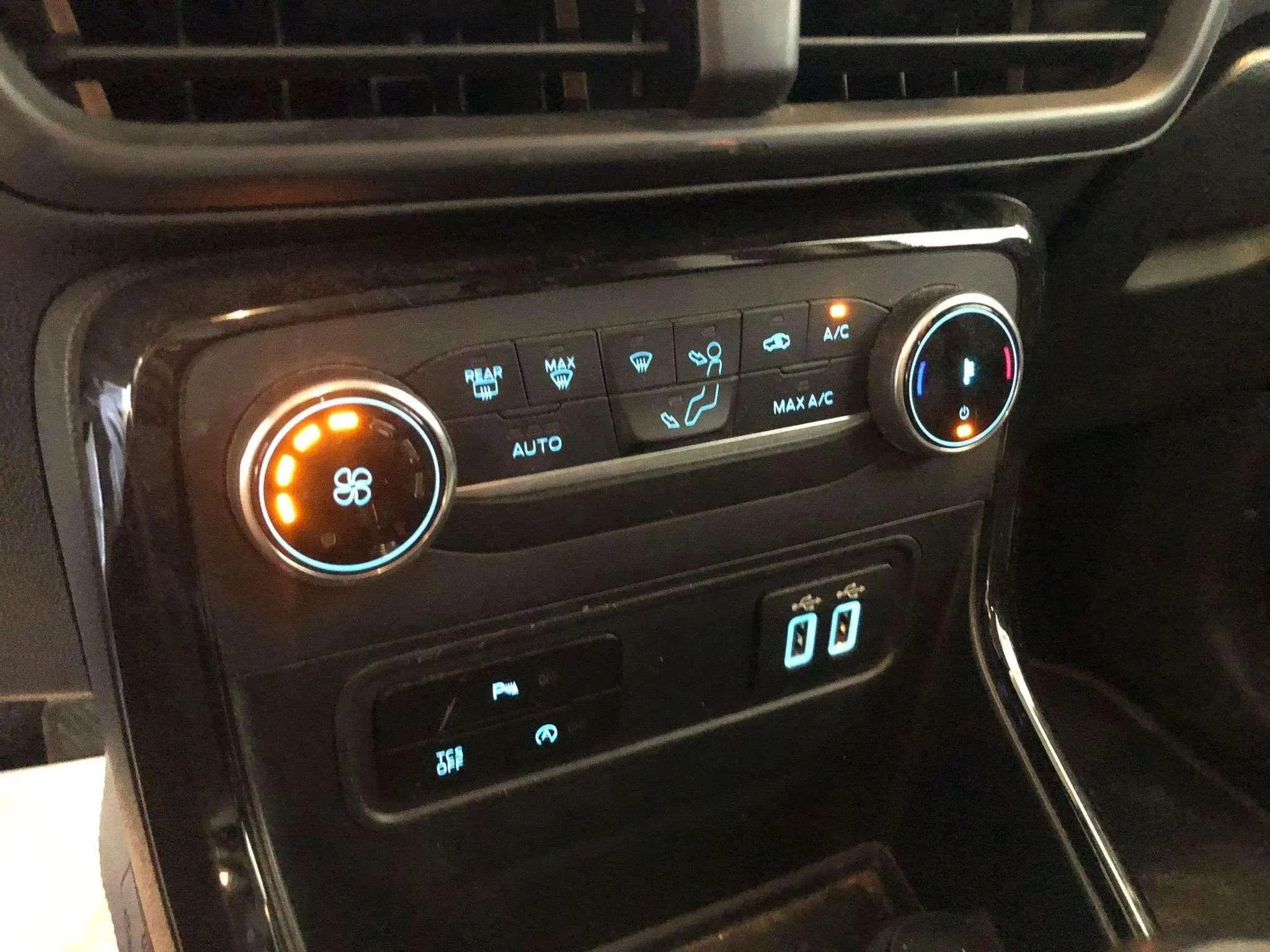 Ford EcoSport 1.0T EcoBoost Active - foto 9
