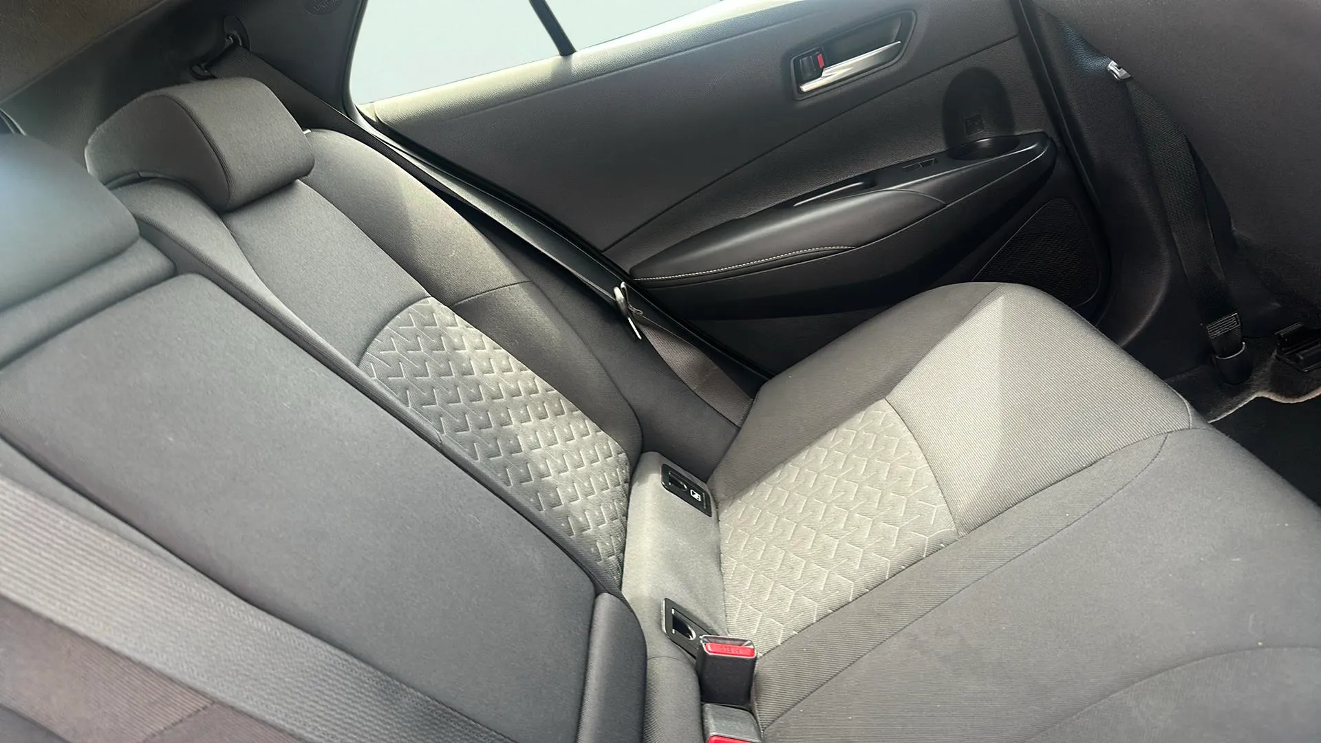 Toyota Corolla 2.0 180H Advance E-CVT - foto 14