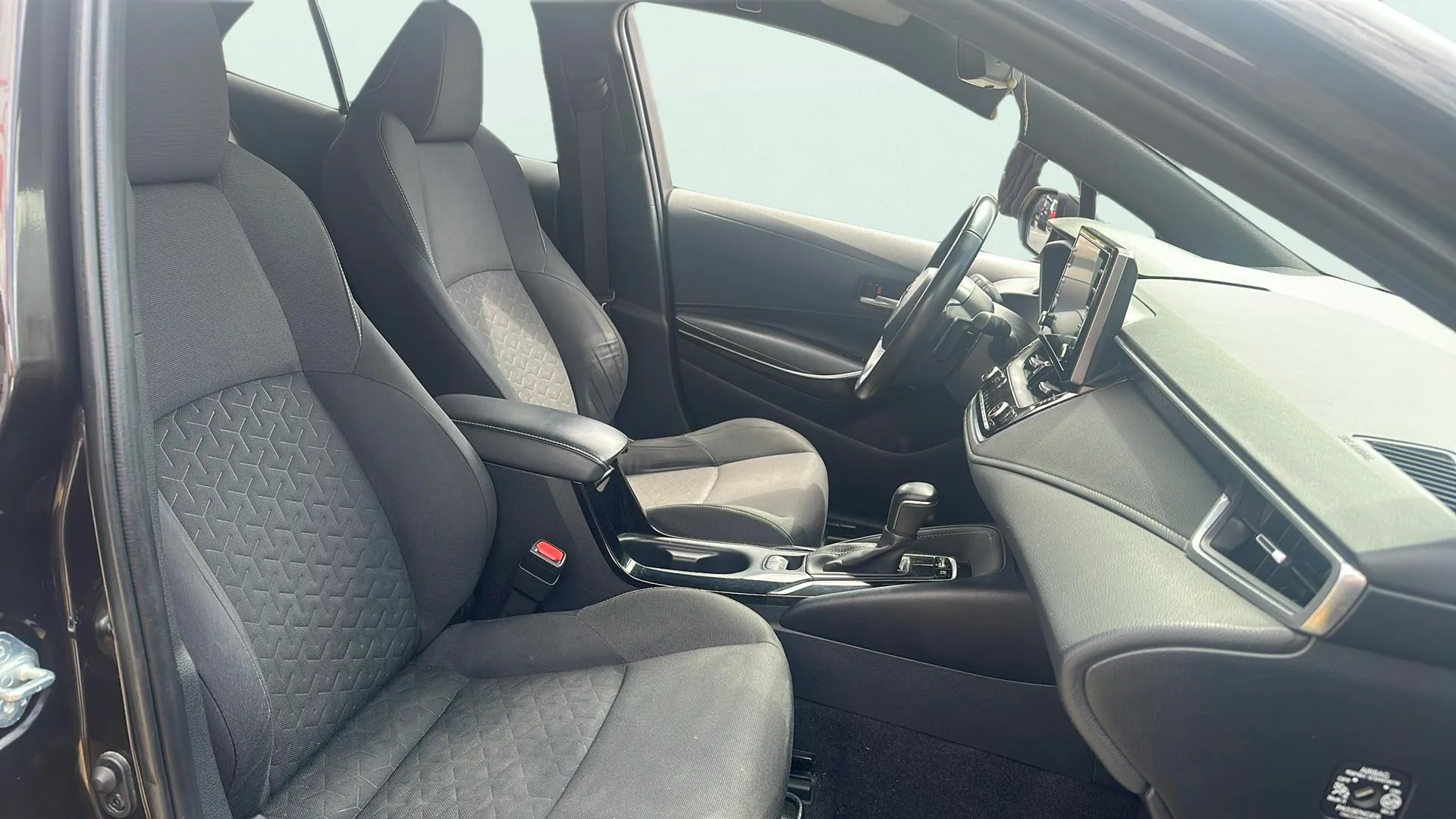 Toyota Corolla 2.0 180H Advance E-CVT - foto 13