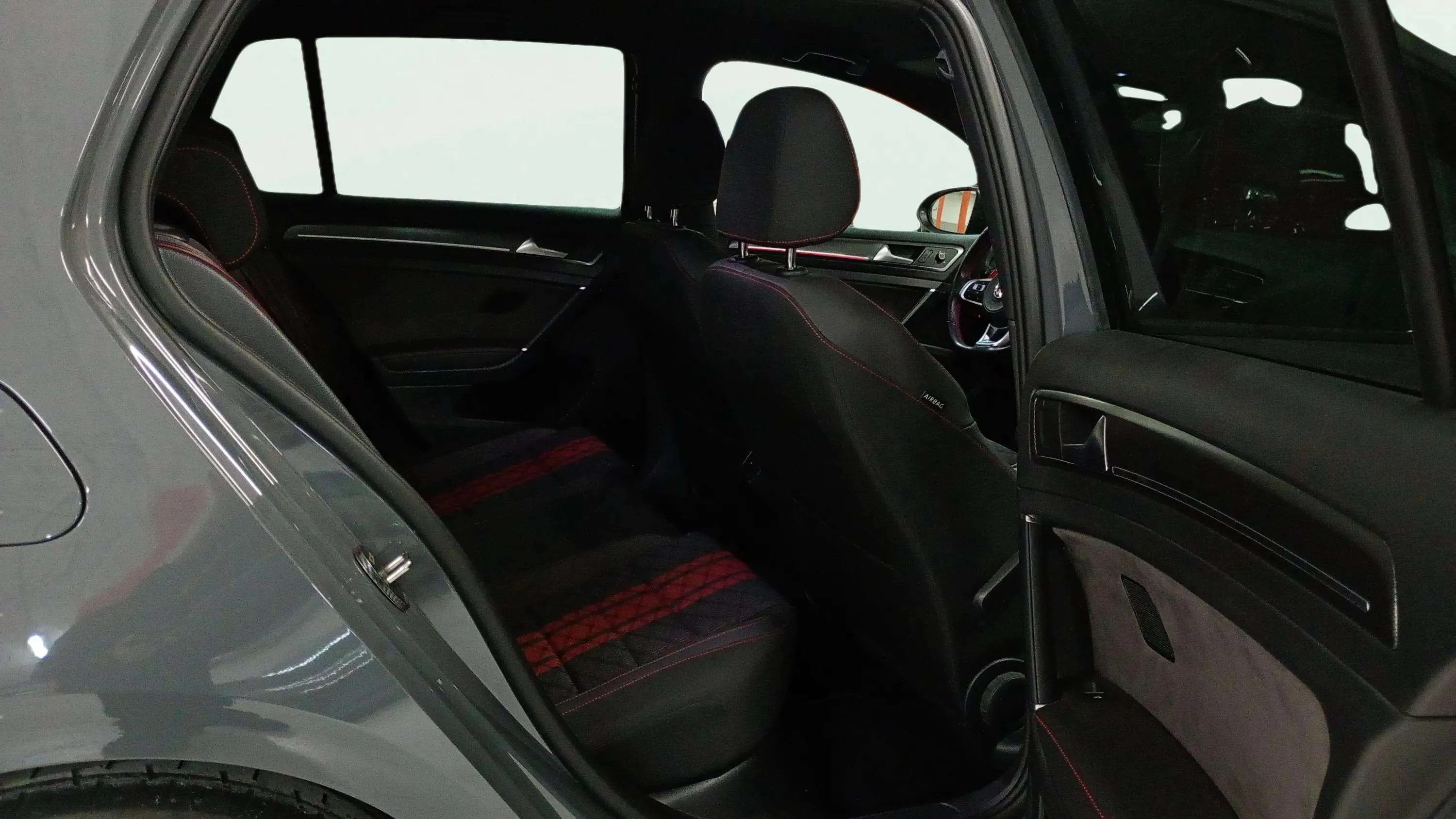Volkswagen Golf GTI TCR 2.0 TSI DSG - foto 14