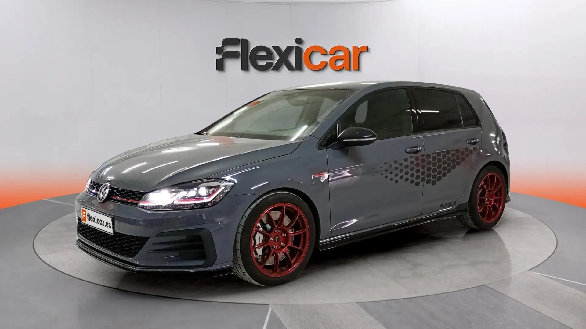 Volkswagen Golf GTI TCR 2.0 TSI DSG - foto 2