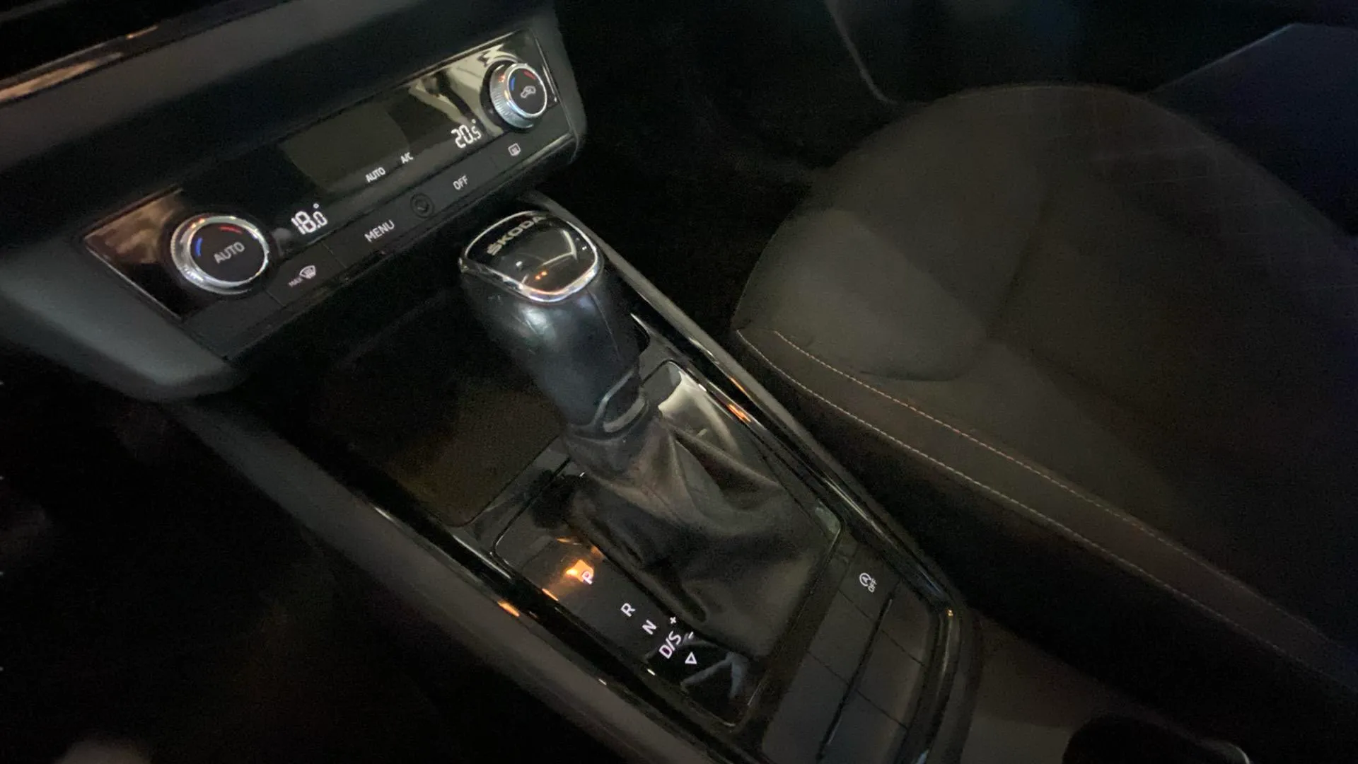 Škoda Kamiq 1.0 TSI DSG Ambition - foto 9