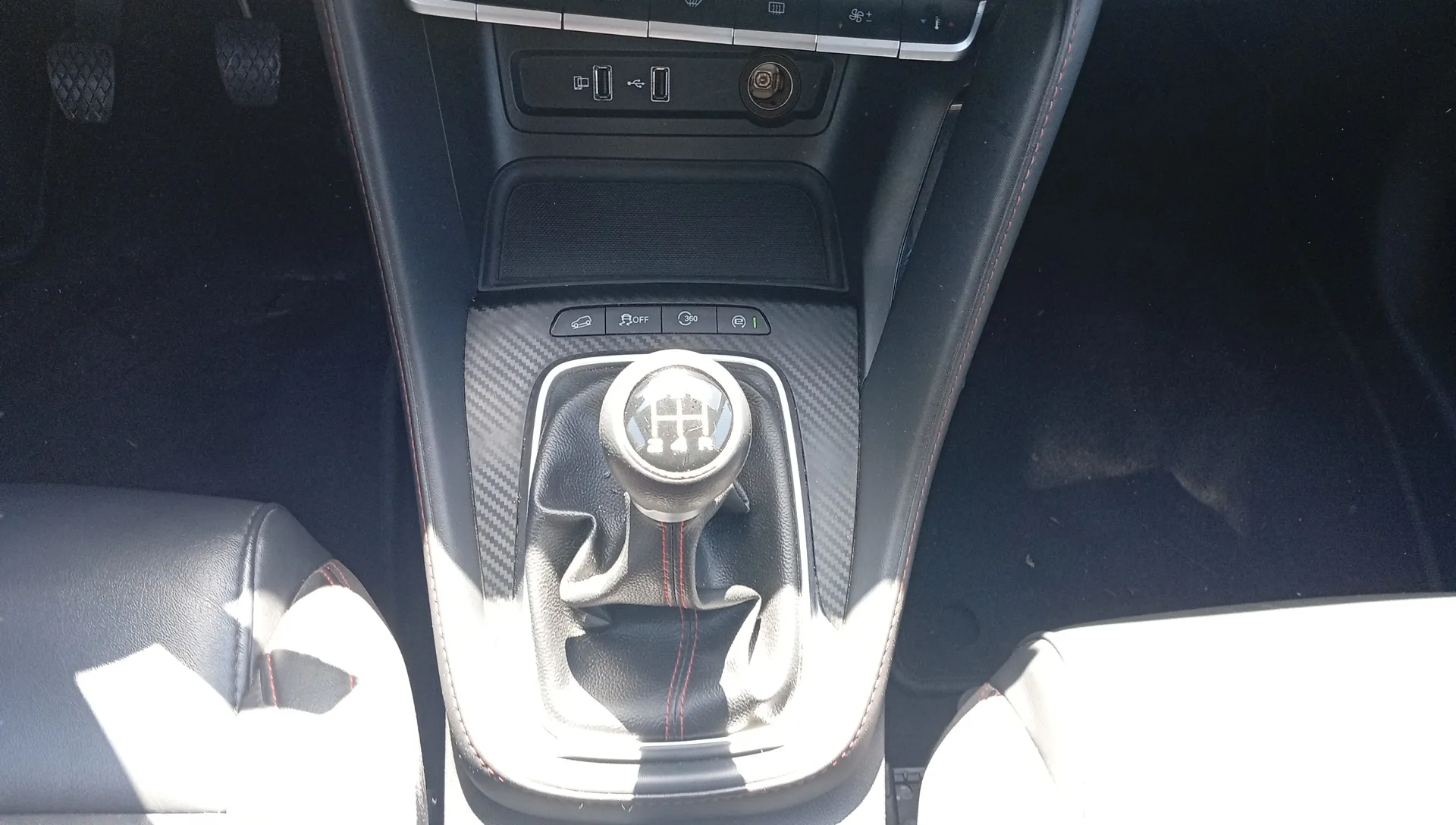 MG ZS 1.5 Luxury - foto 16