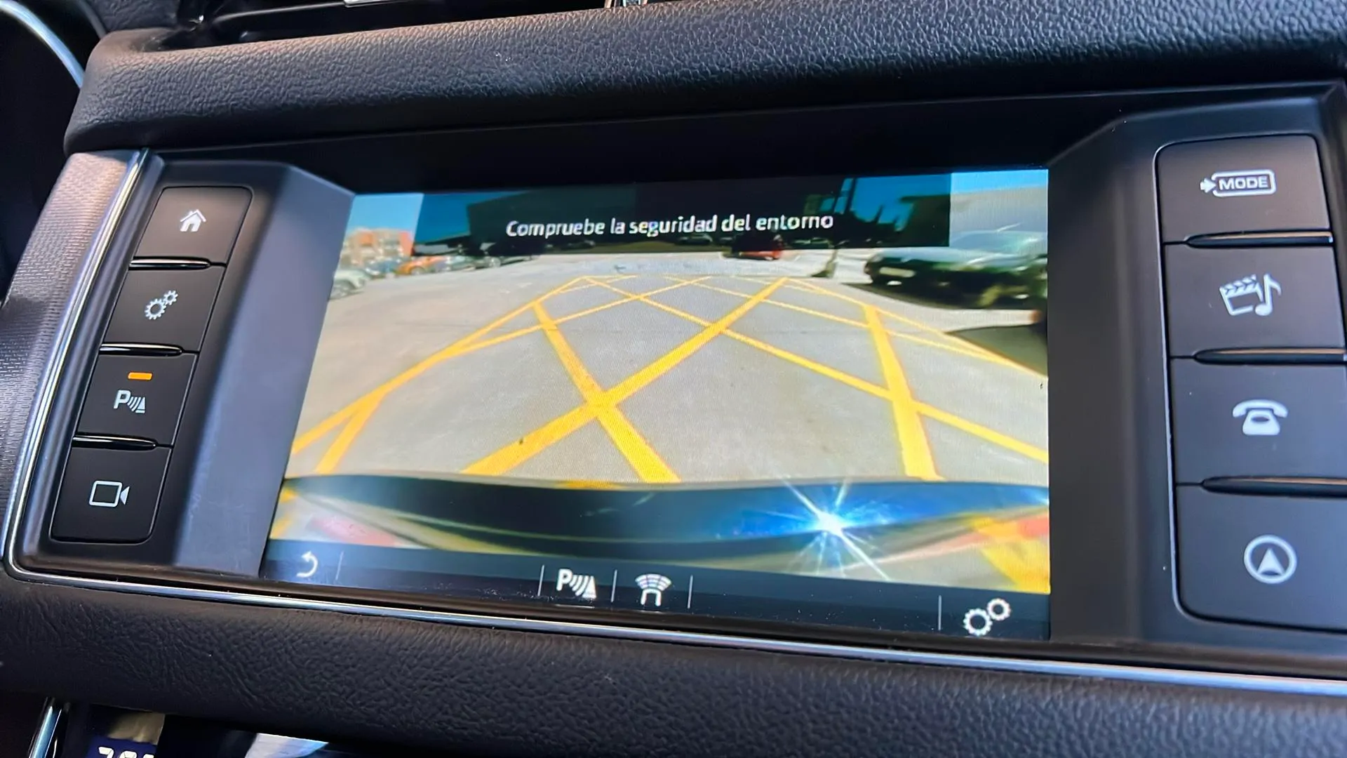 Jaguar XF 2.0D R-Sport - foto 13