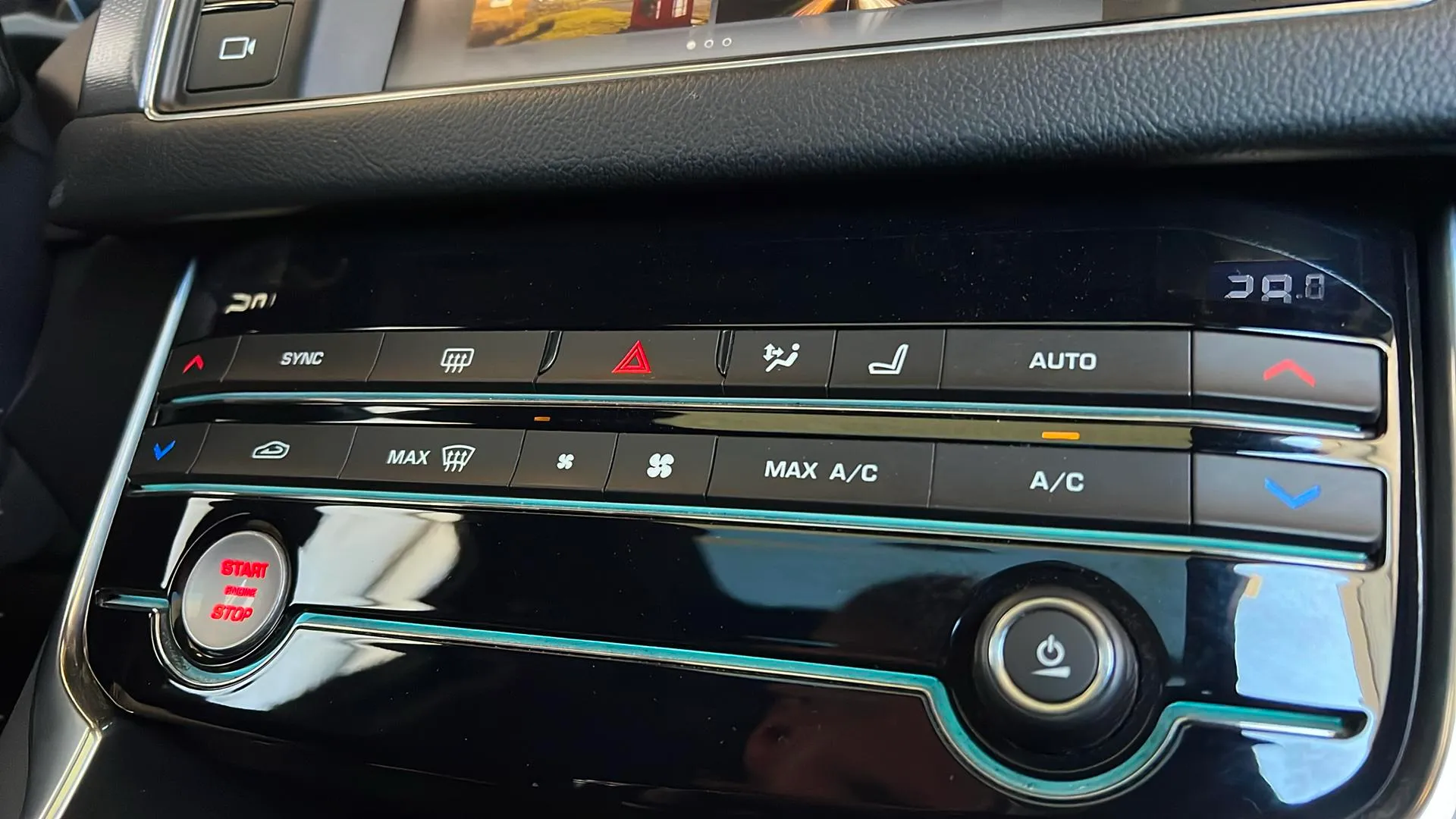 Jaguar XF 2.0D R-Sport - foto 12