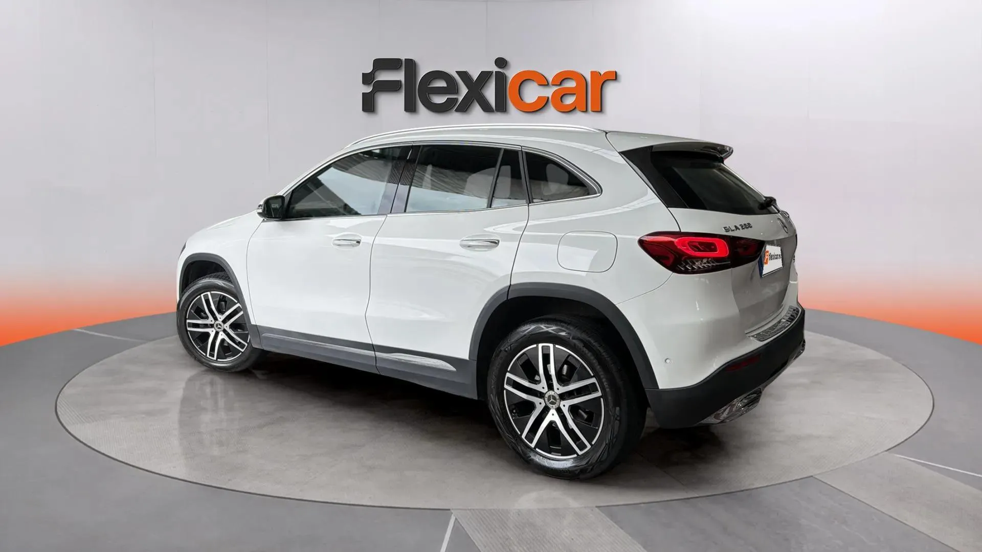 Mercedes-Benz GLA 200 - foto 10