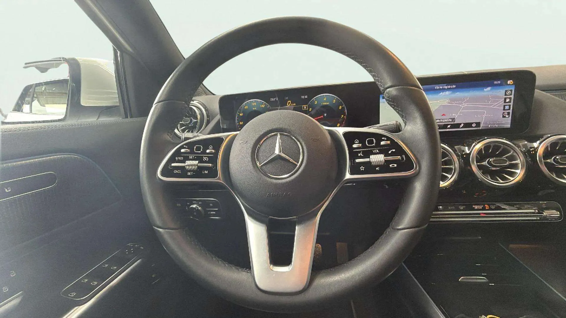 Mercedes-Benz GLA 200 - foto 15