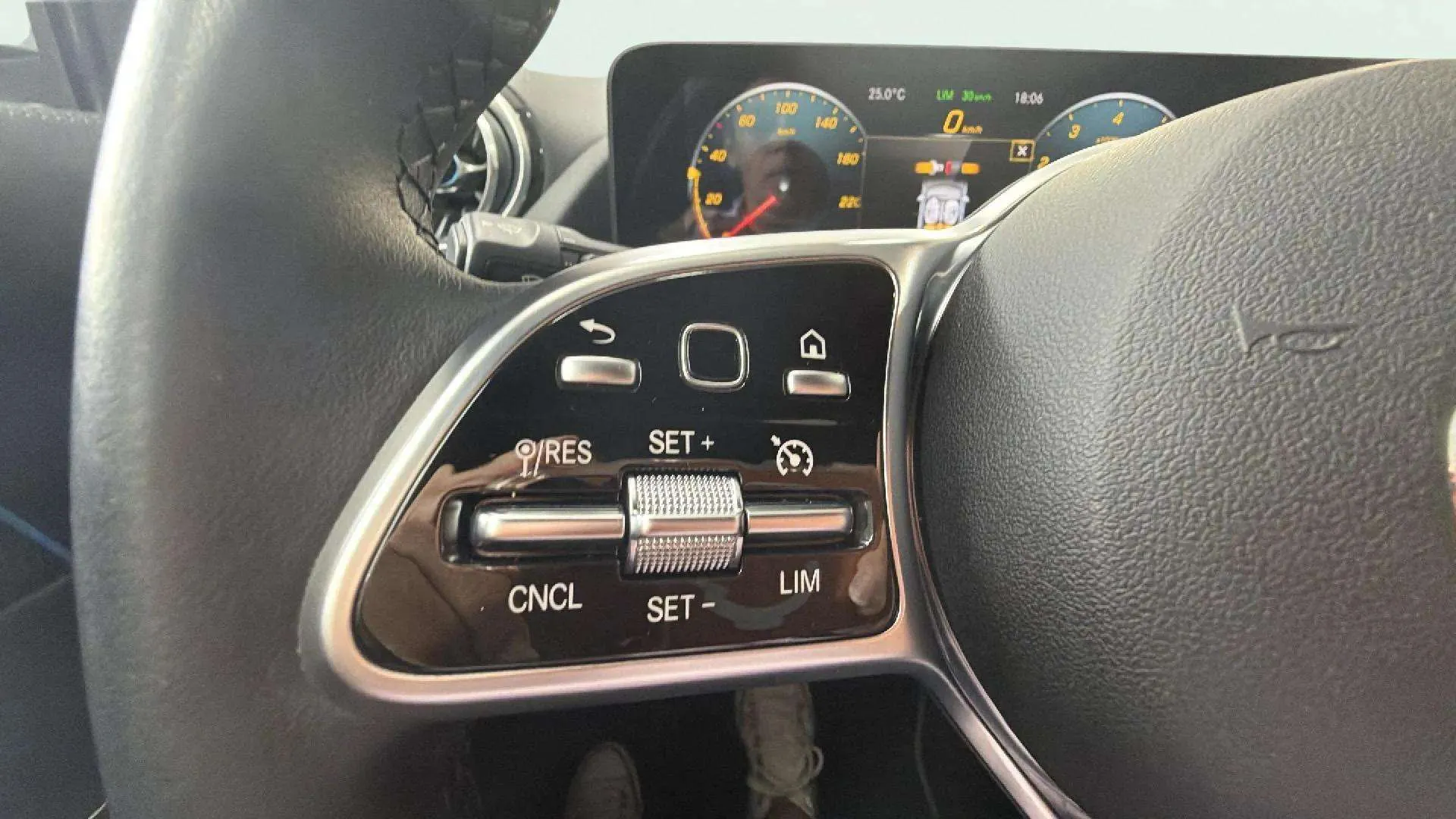 Mercedes-Benz GLA 200 - foto 26
