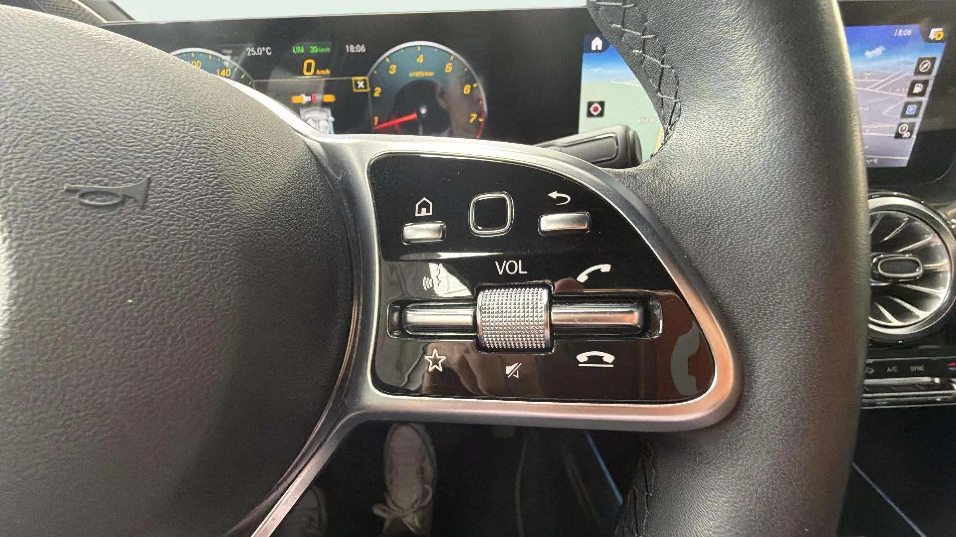 Mercedes-Benz GLA 200 - foto 27