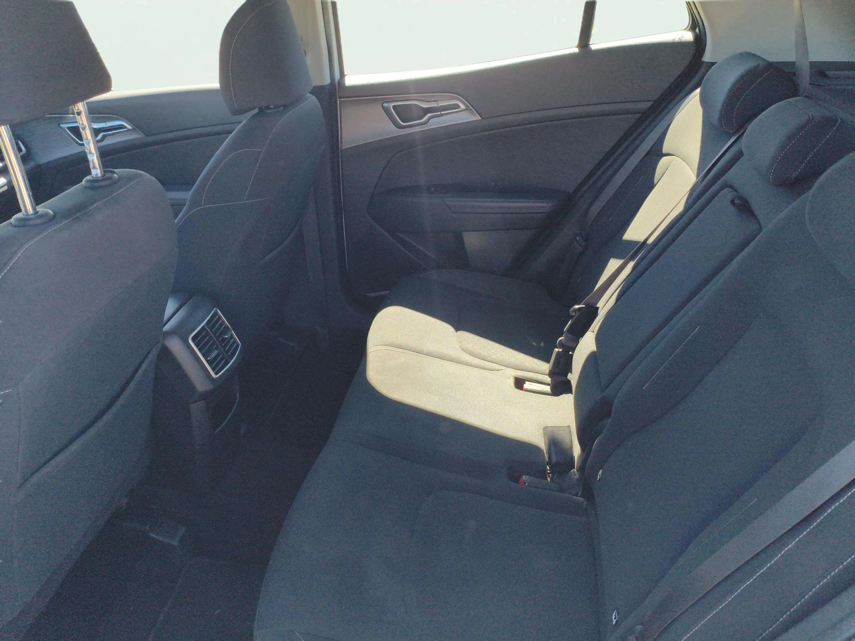 Kia Sportage 1.6 CRDi MHEV Business 4x2 - foto 18