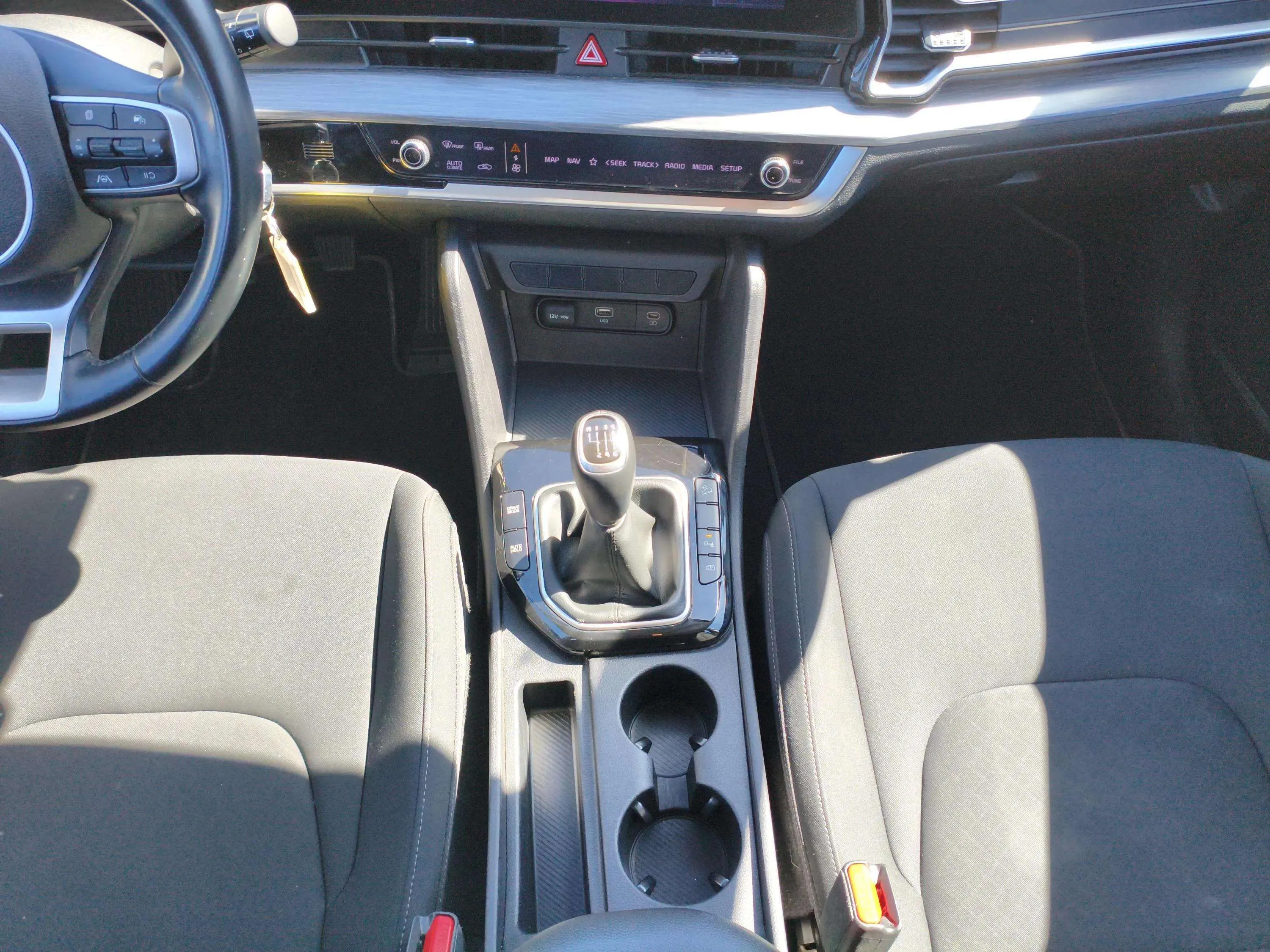 Kia Sportage 1.6 CRDi MHEV Business 4x2 - foto 17