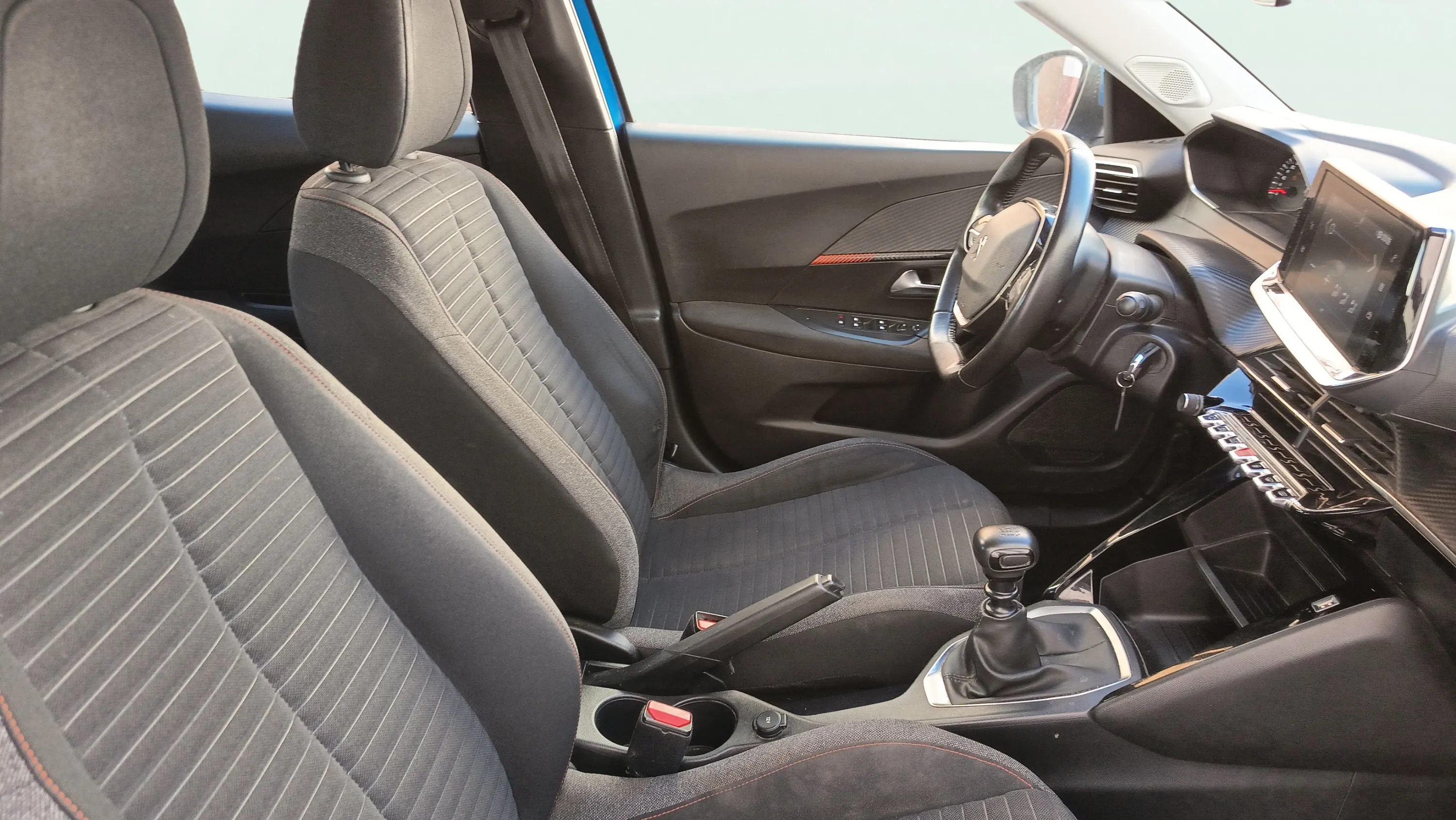Peugeot 2008 Active Pack PureTech 100 BVM6 - foto 17