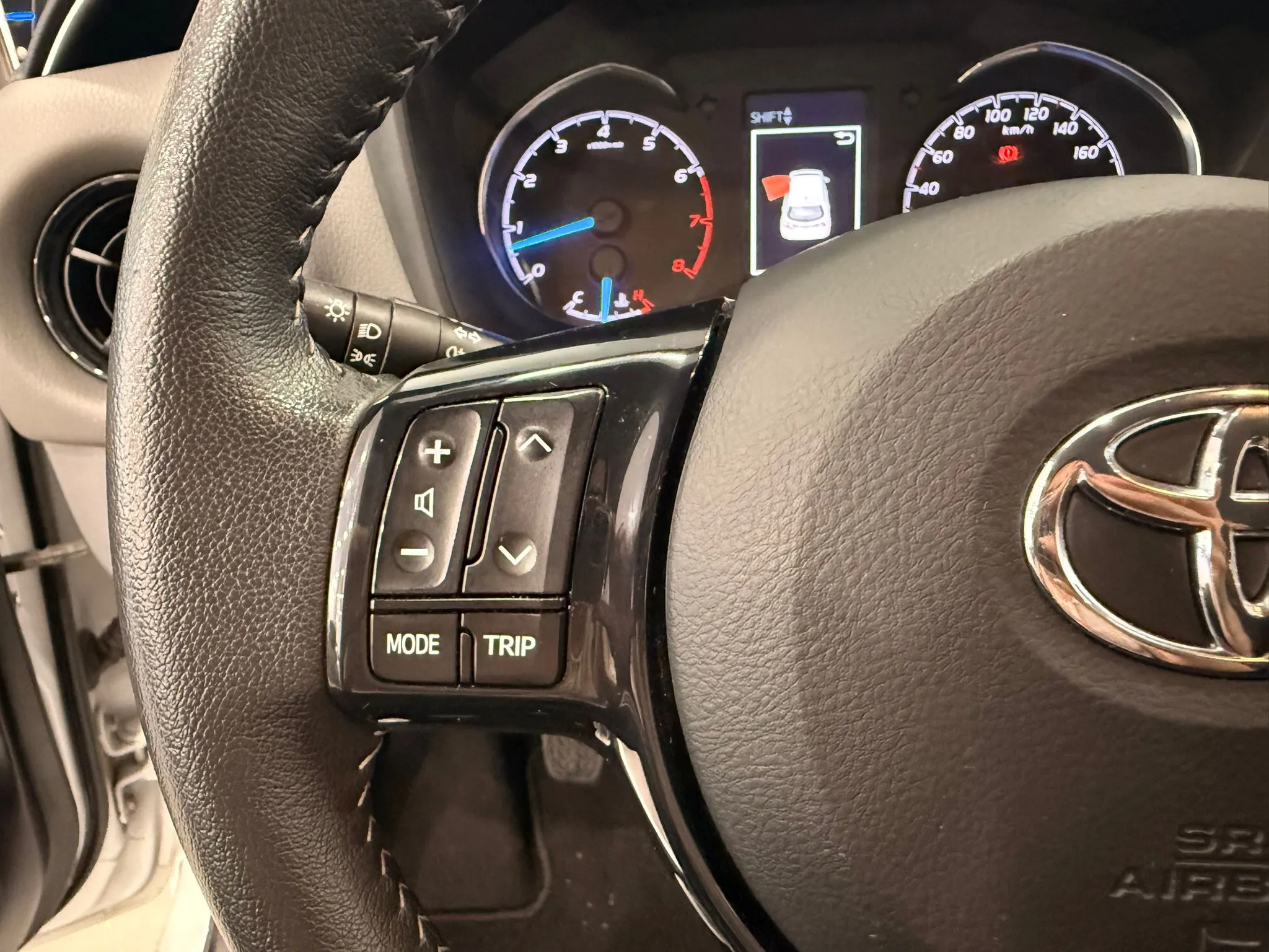 Toyota Yaris 1.5 110 Active - foto 11