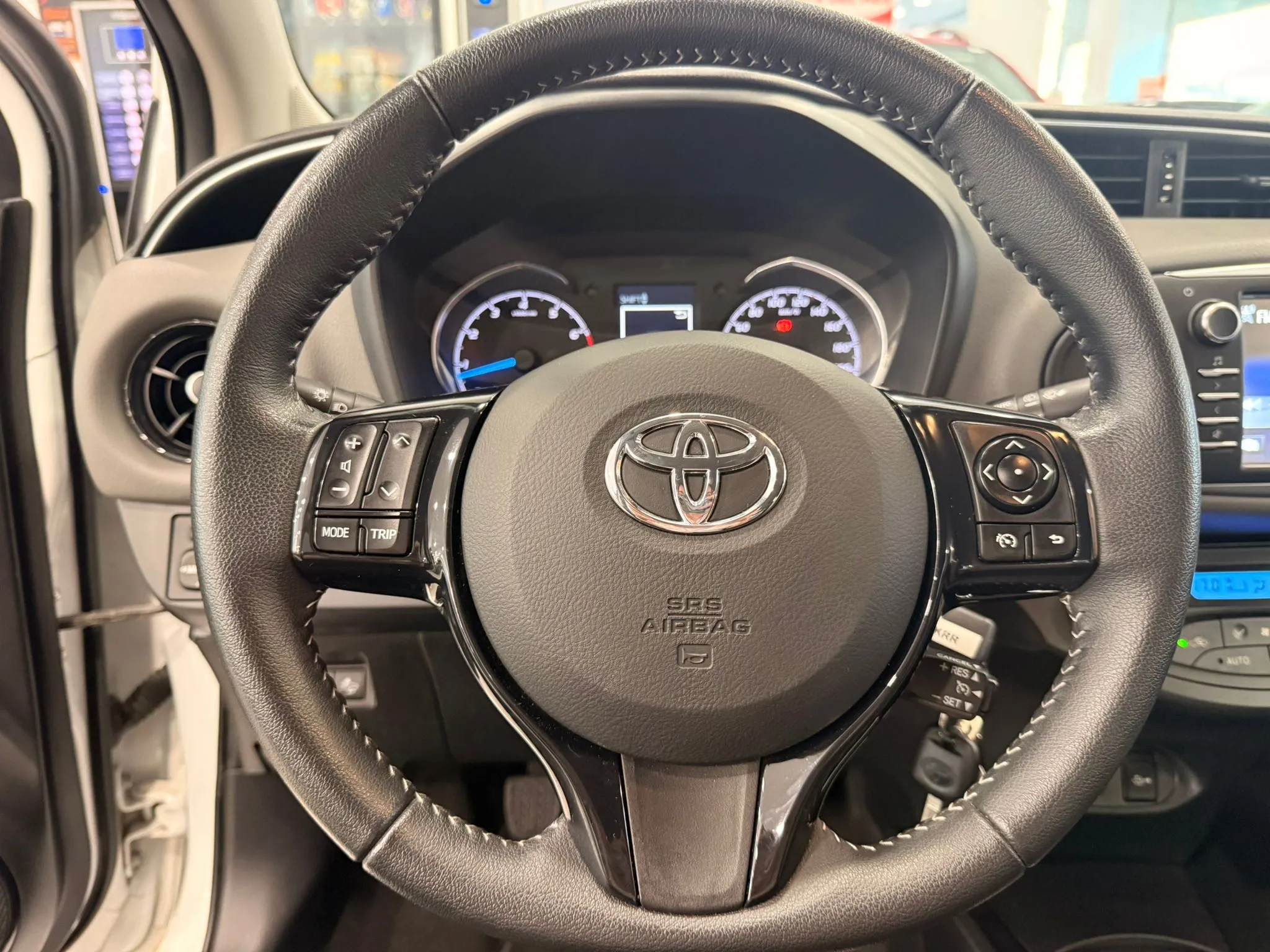 Toyota Yaris 1.5 110 Active - foto 8