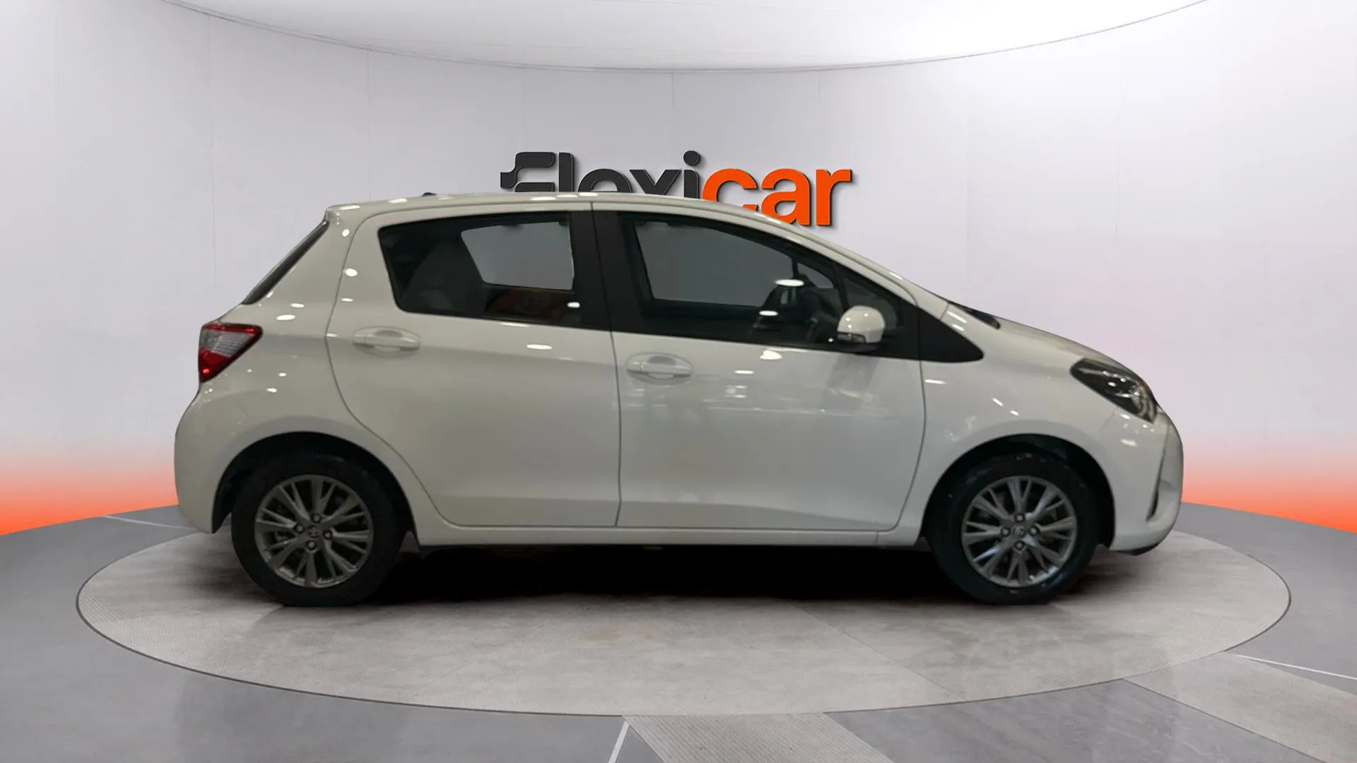 Toyota Yaris 1.5 110 Active - foto 3